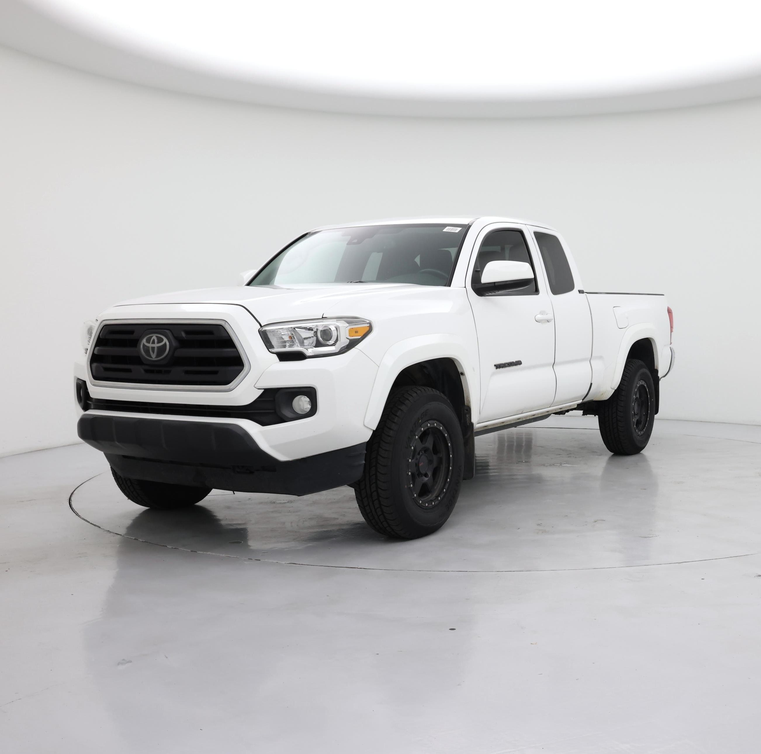 Thumbnail: 2018 Toyota Tacoma - 4