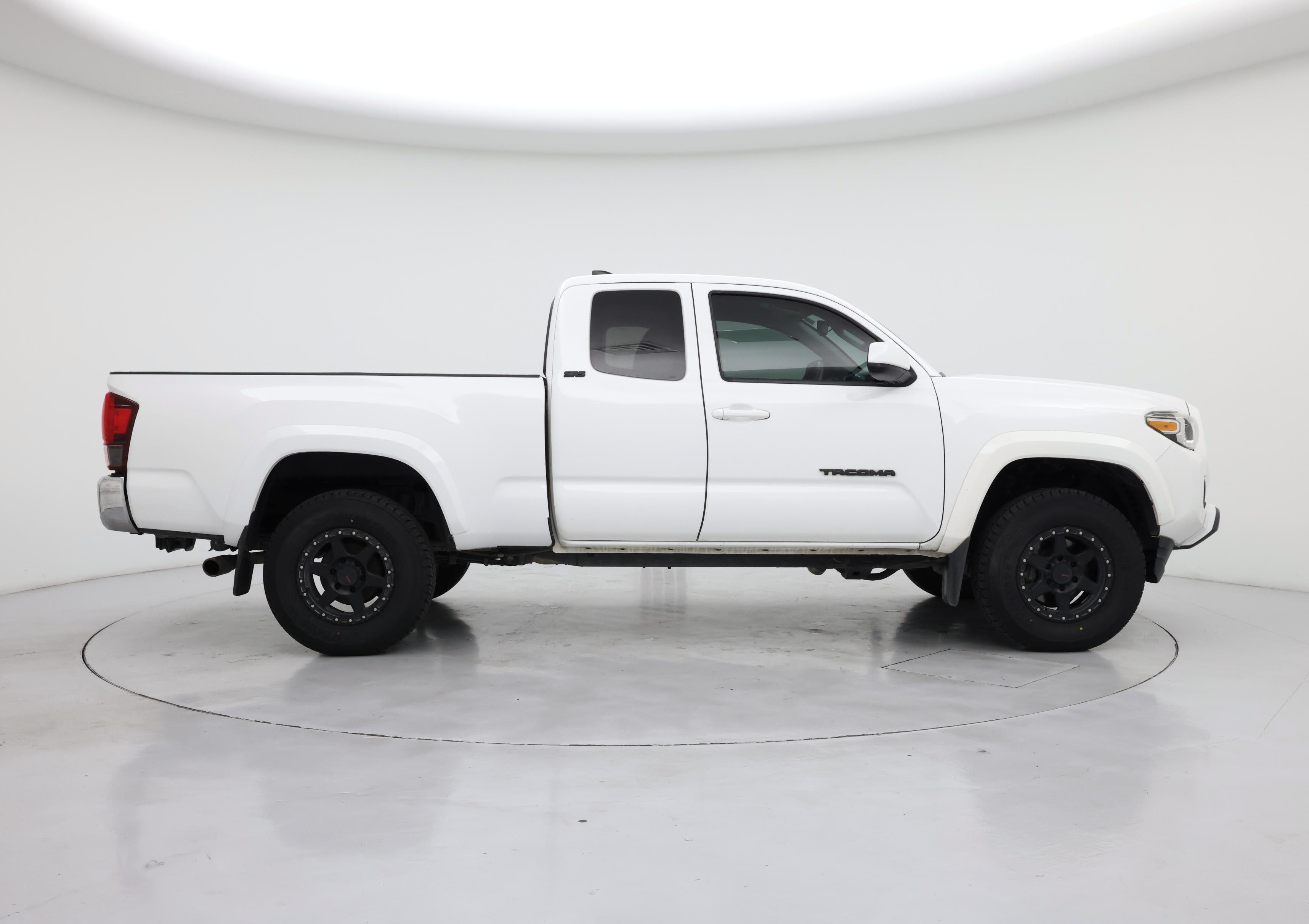 Thumbnail: 2018 Toyota Tacoma - 7