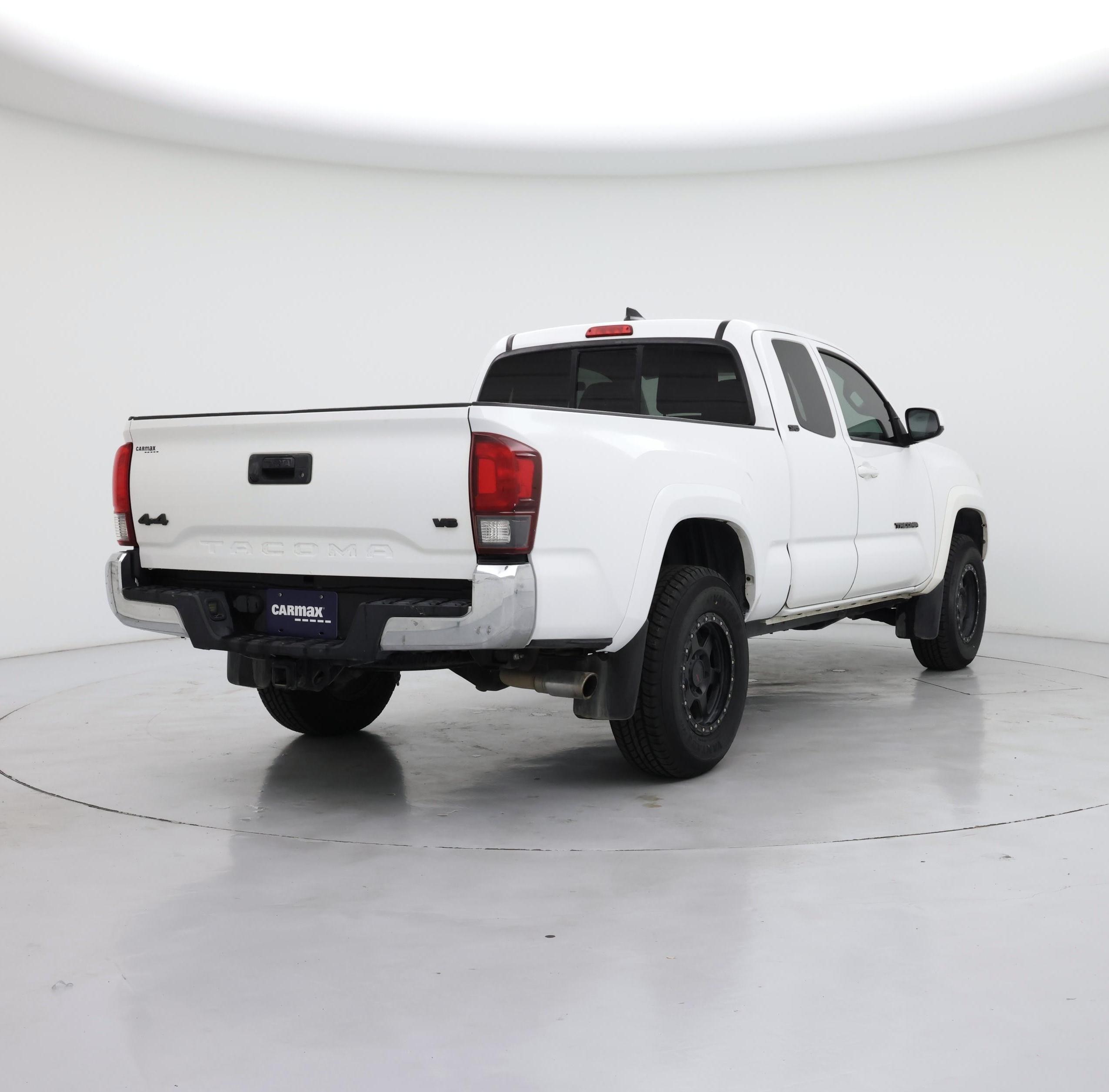 Thumbnail: 2018 Toyota Tacoma - 8