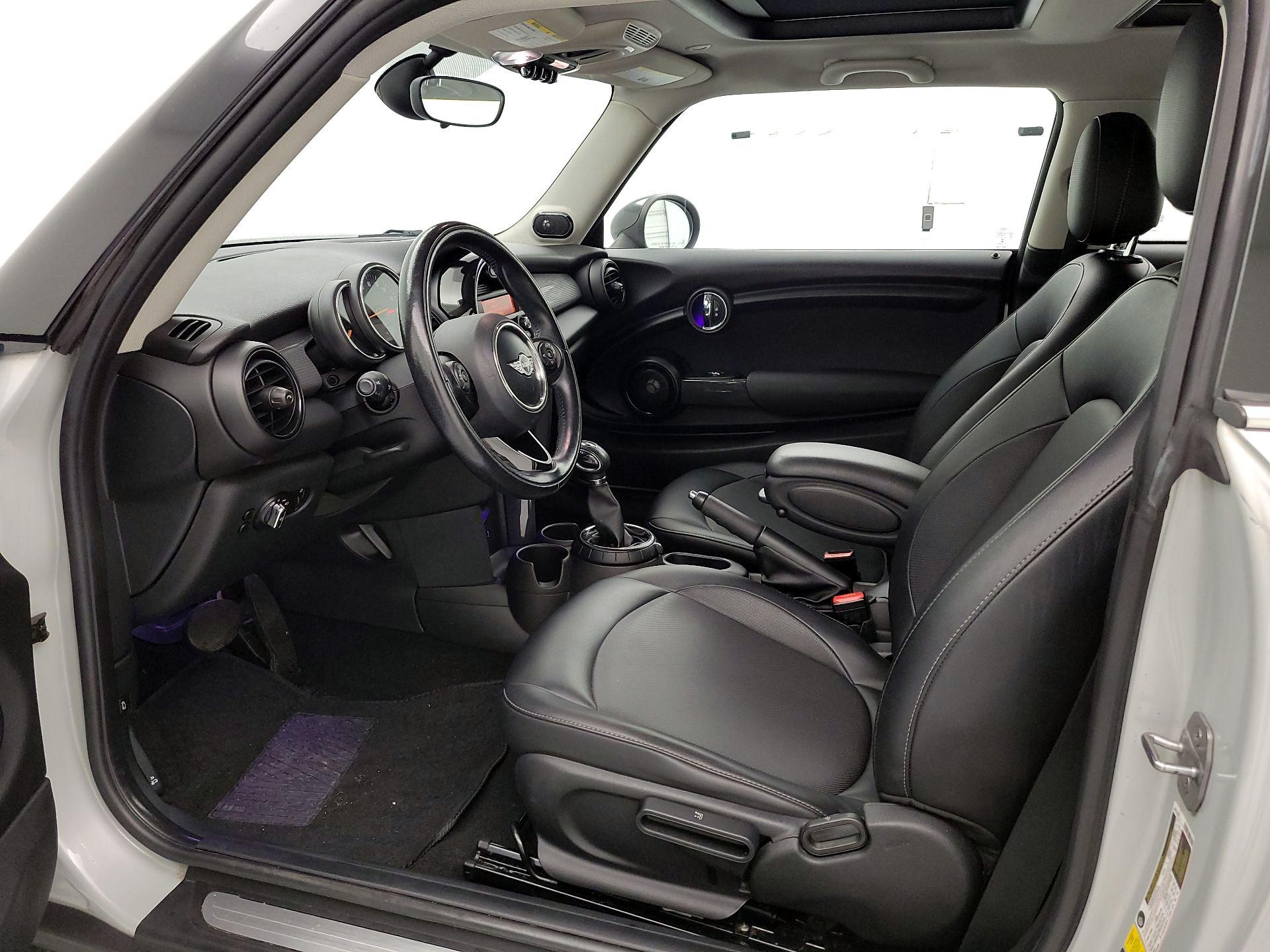 Thumbnail: 2016 MINI Cooper Hardtop - 11