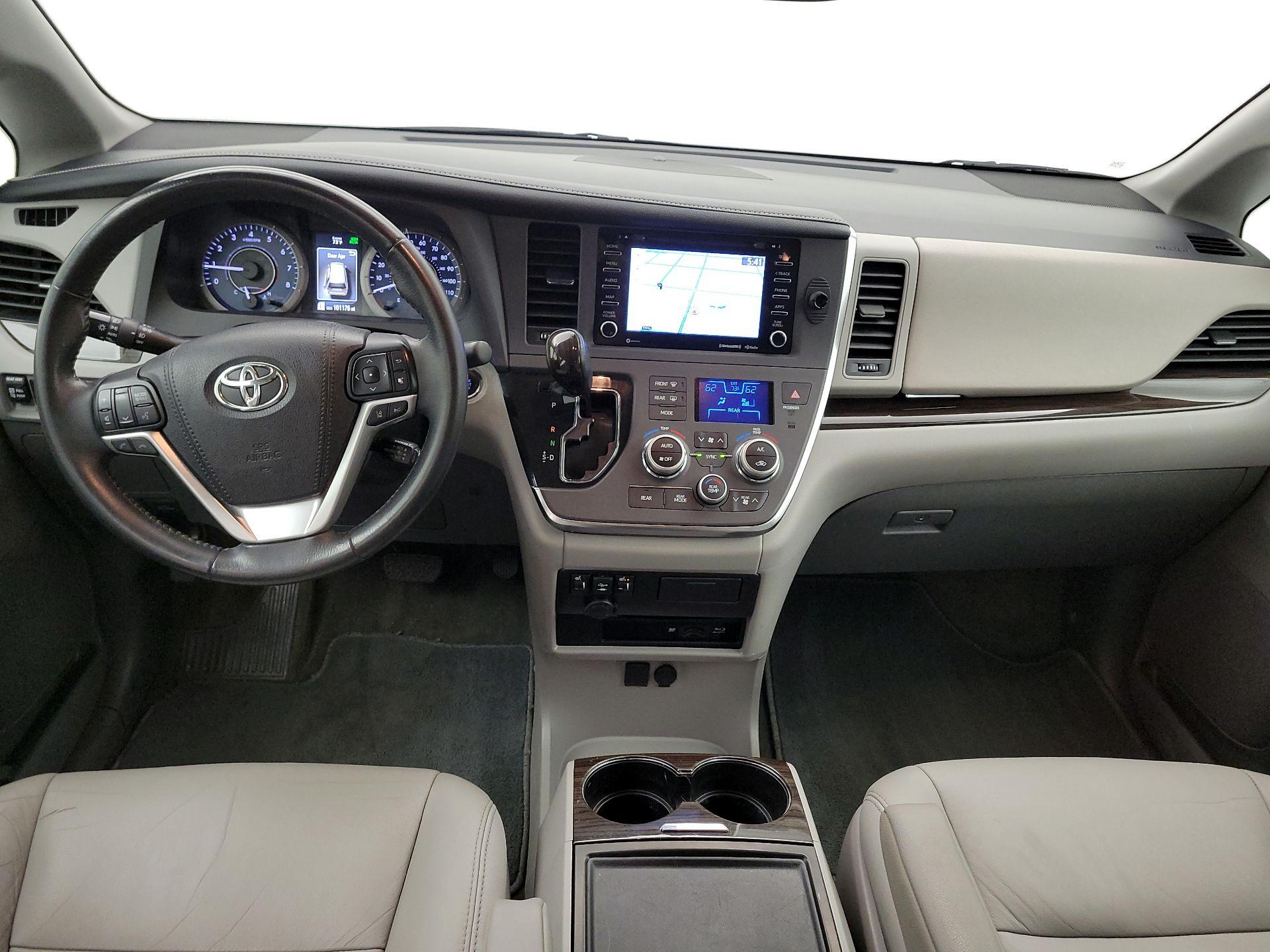 Thumbnail: 2018 Toyota Sienna - 9
