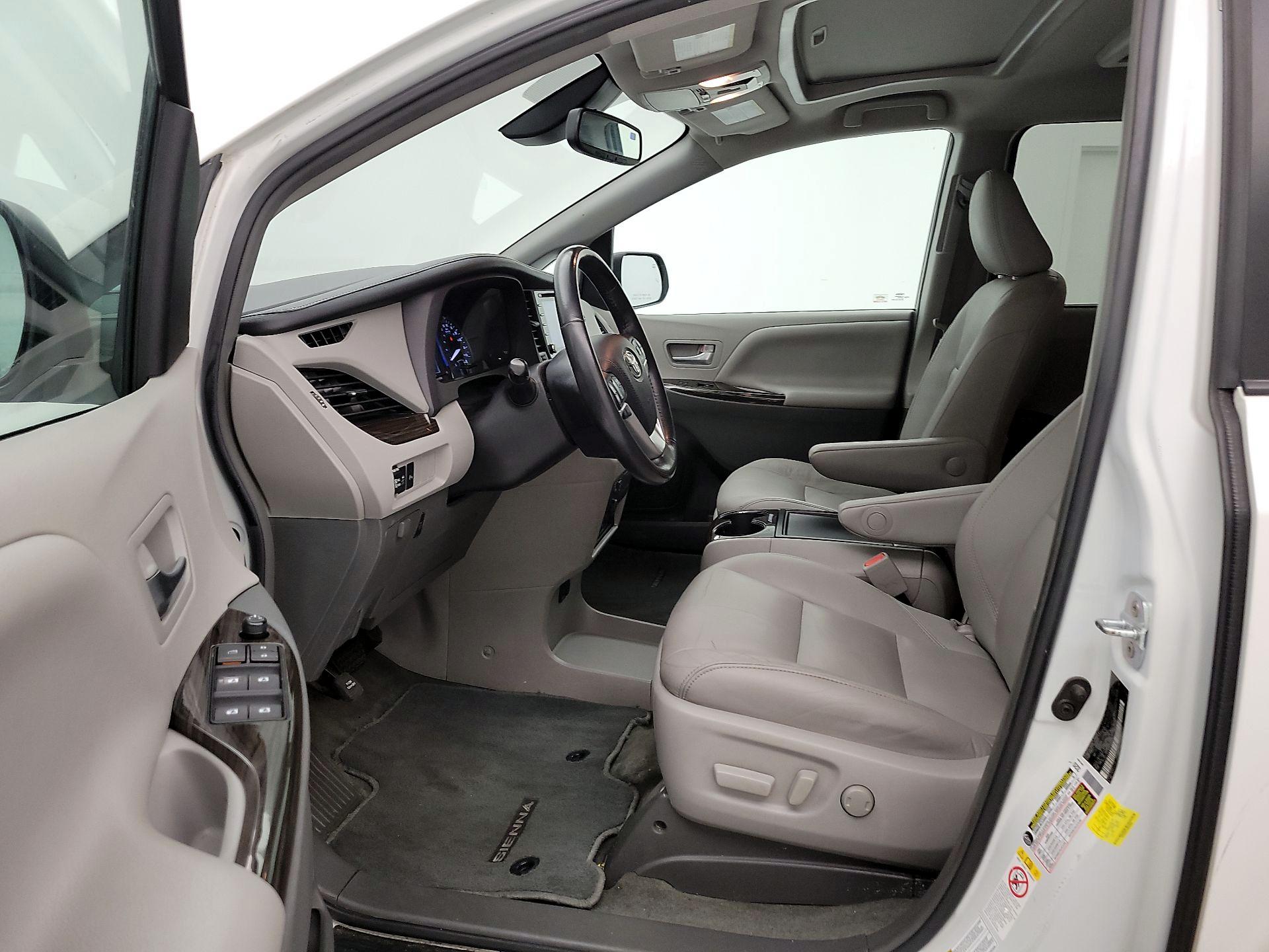 Thumbnail: 2018 Toyota Sienna - 11
