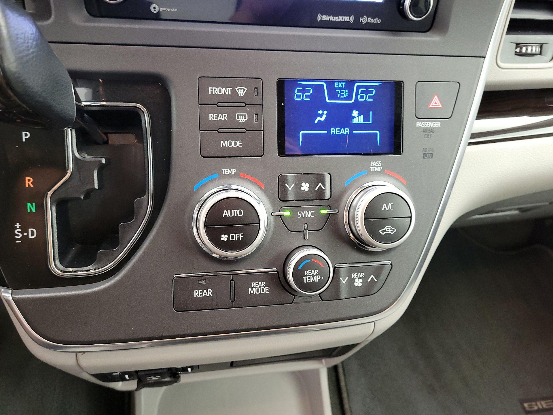 Thumbnail: 2018 Toyota Sienna - 17