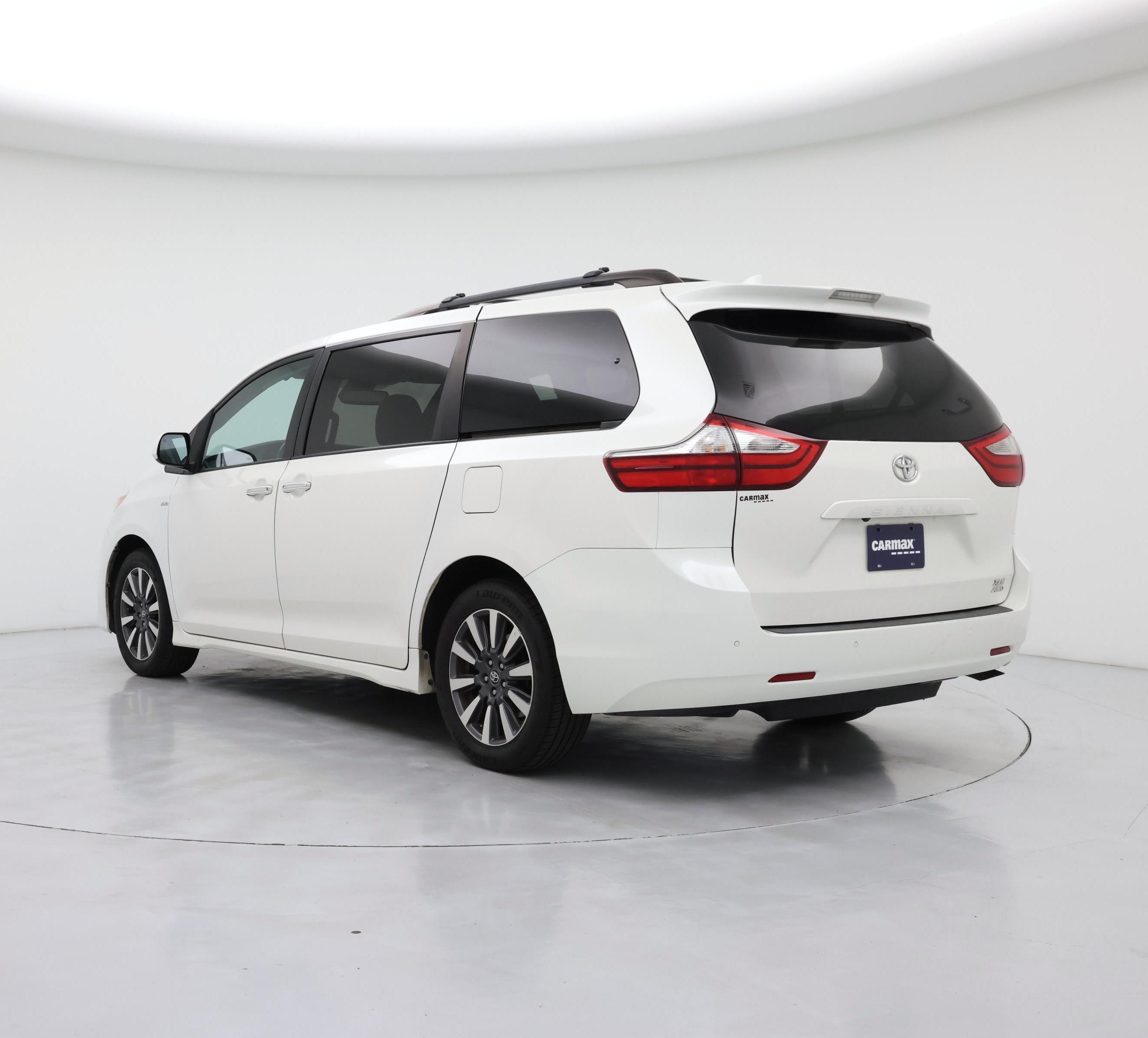 Thumbnail: 2018 Toyota Sienna - 2