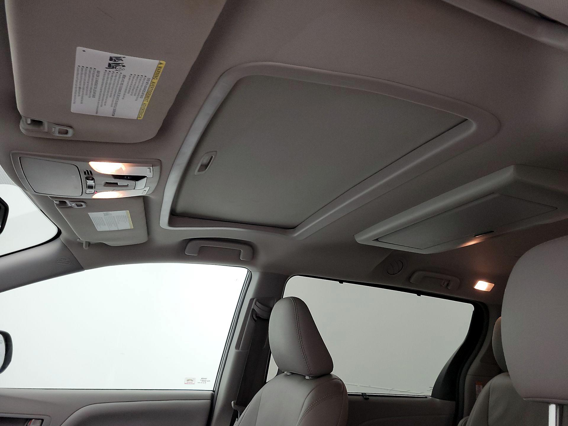 Thumbnail: 2018 Toyota Sienna - 20