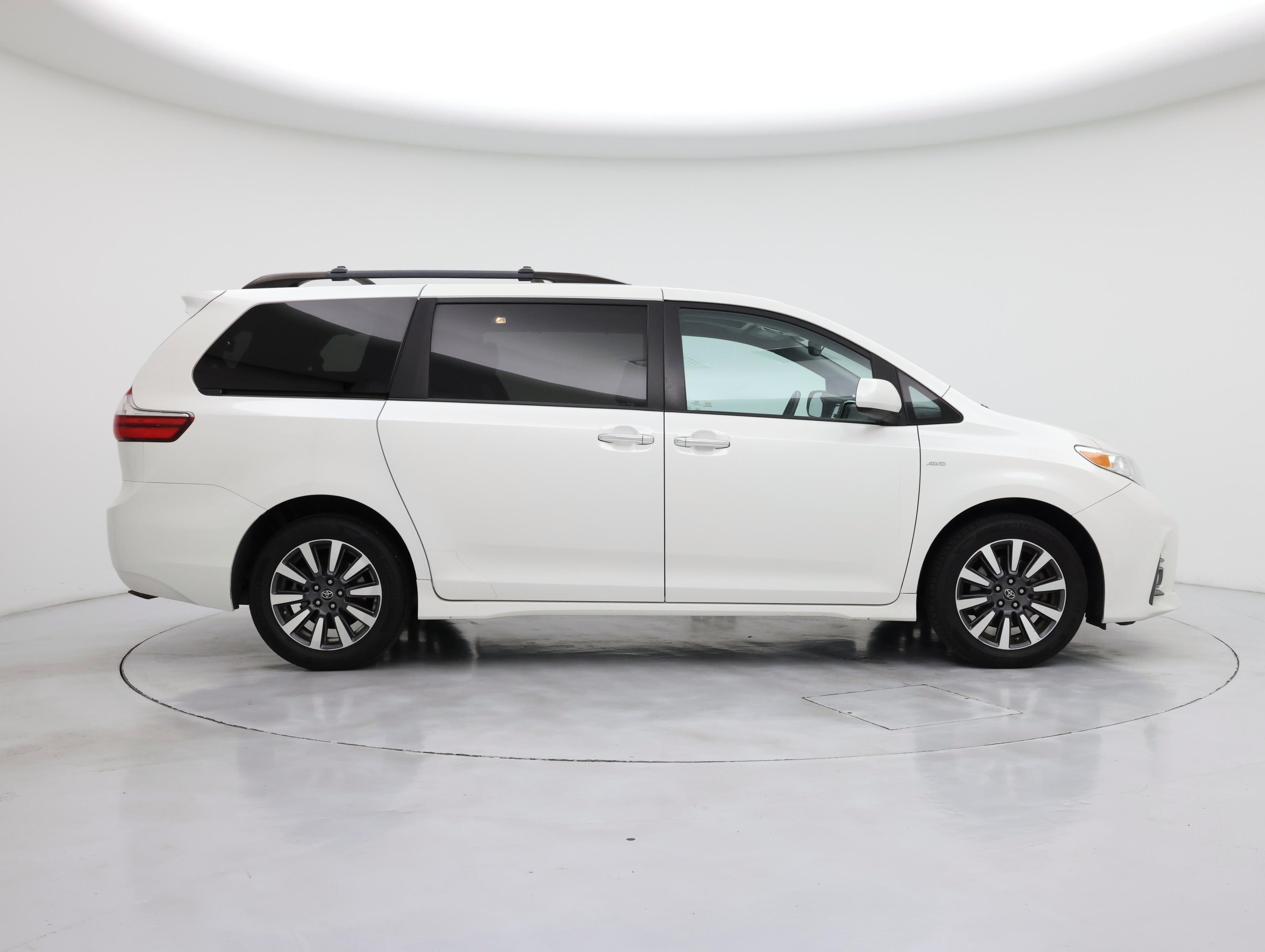 Thumbnail: 2018 Toyota Sienna - 7