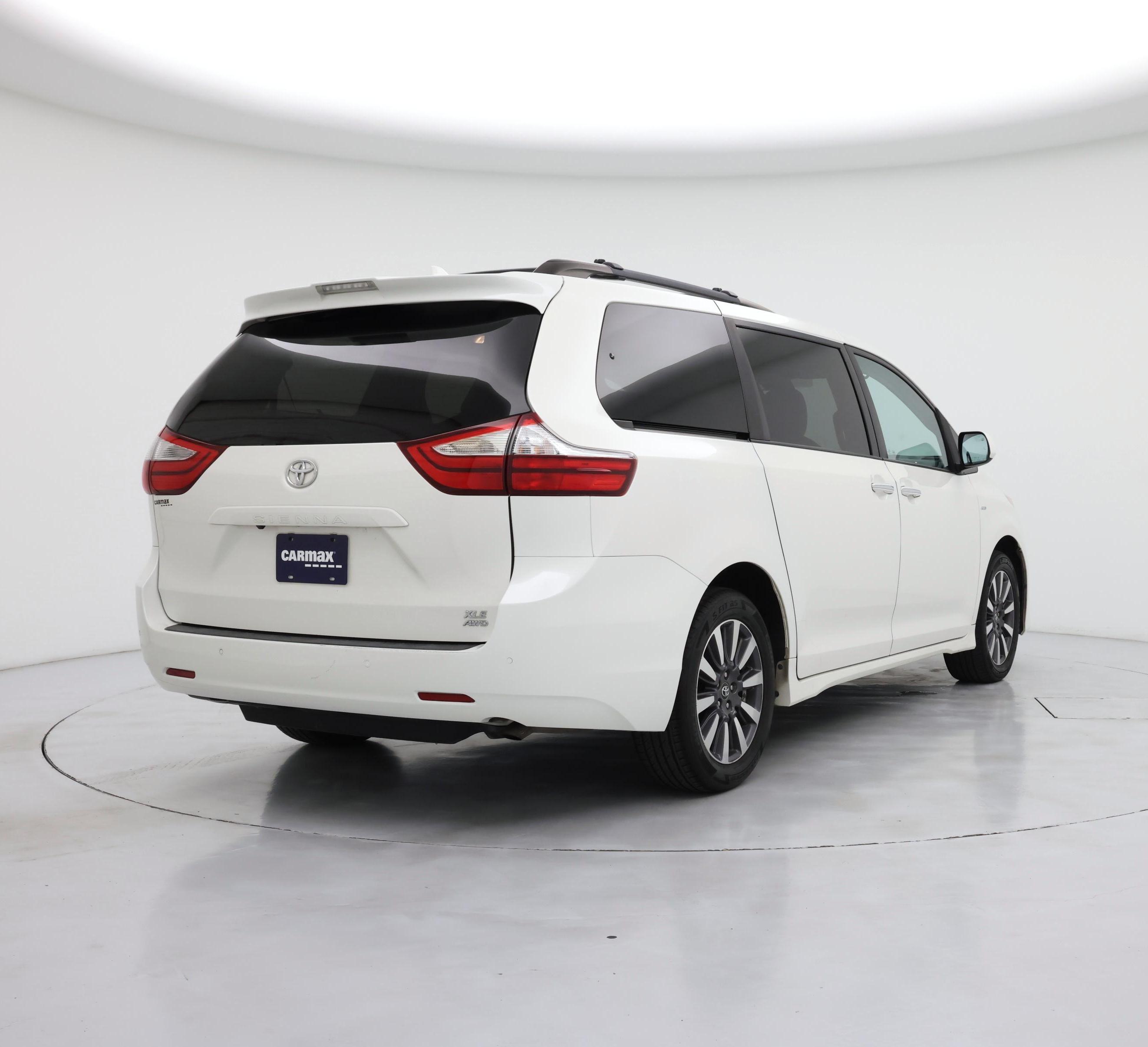 Thumbnail: 2018 Toyota Sienna - 8