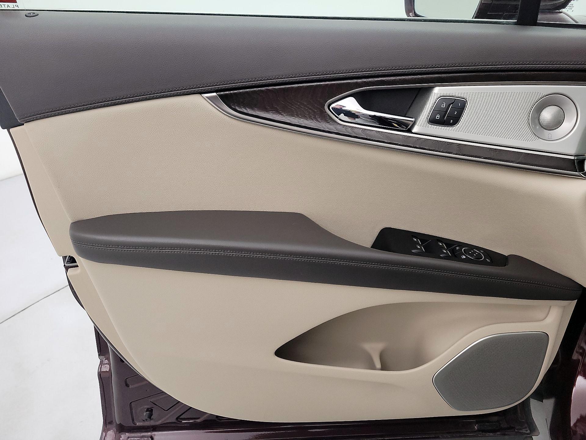 Thumbnail: 2019 Lincoln Nautilus - 12
