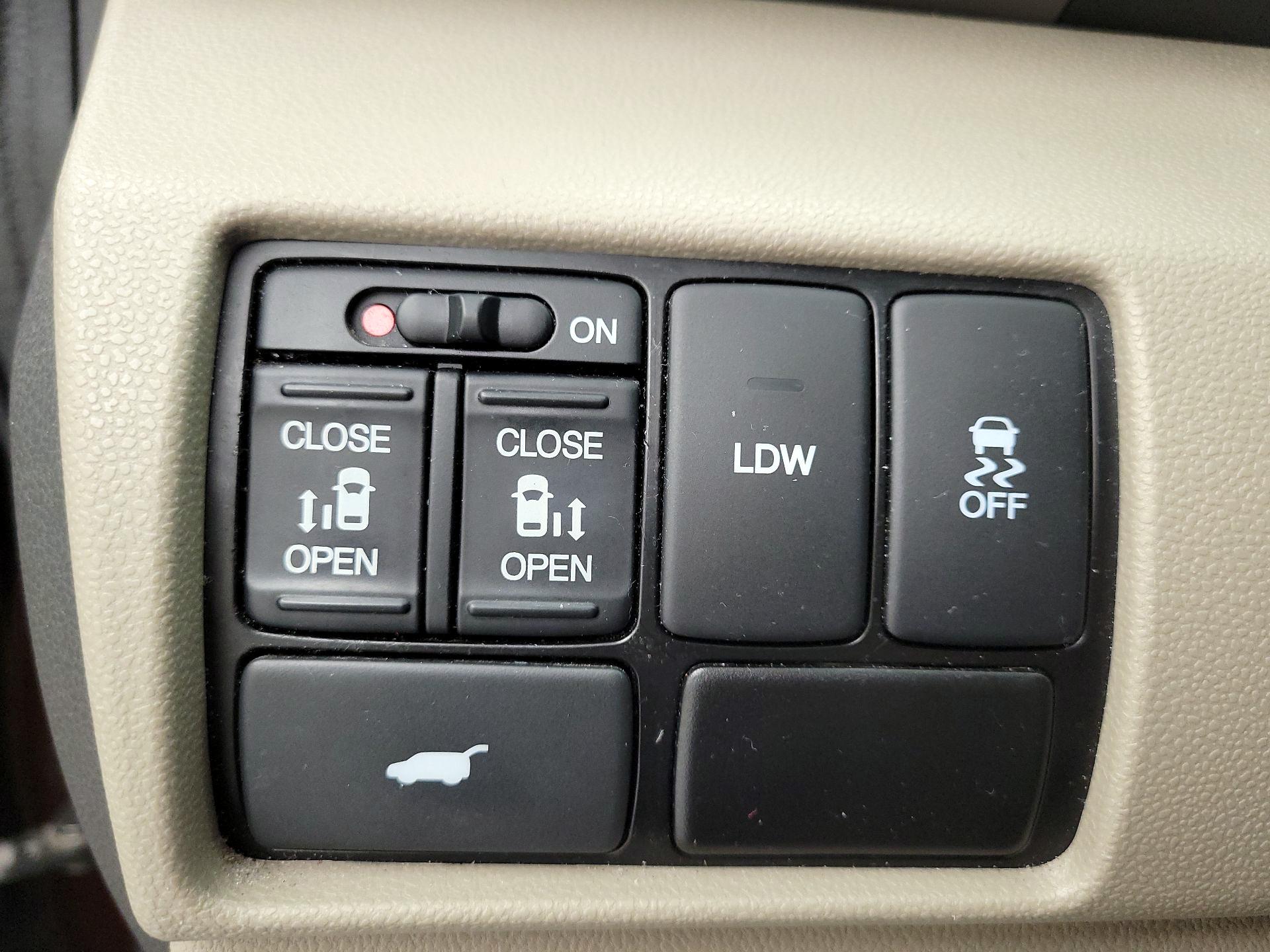 Thumbnail: 2015 Honda Odyssey - 13