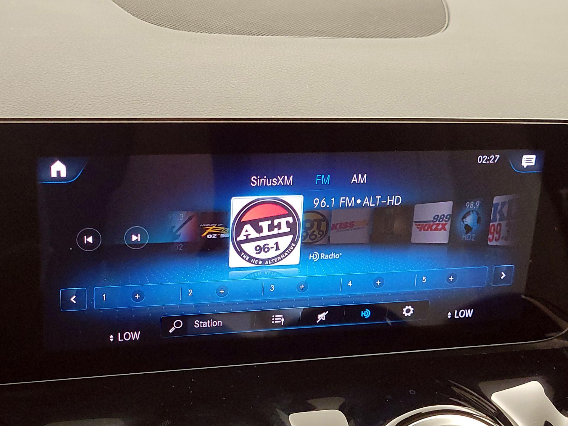 Thumbnail: 2022 Mercedes-Benz GLA - 16