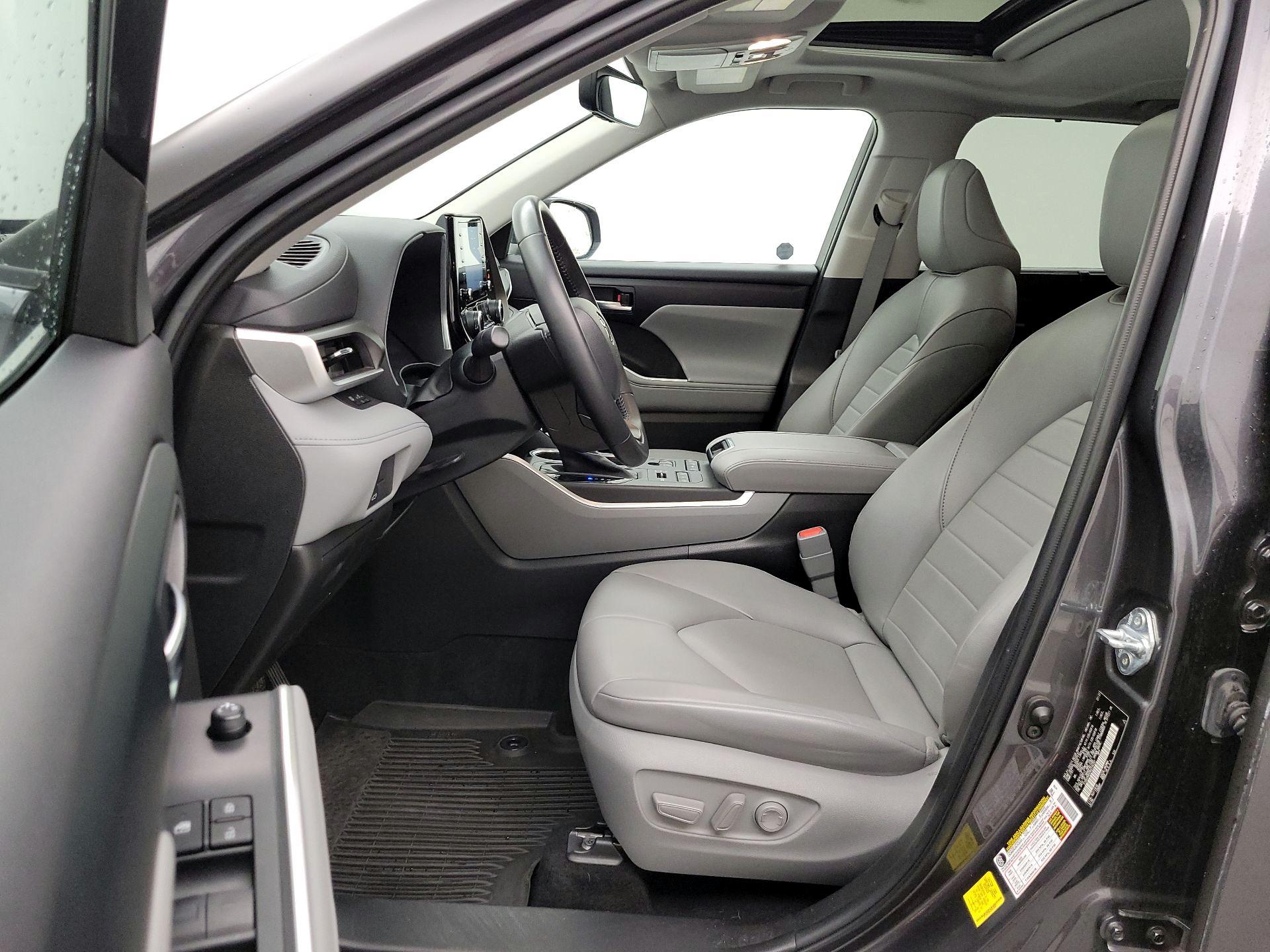 Thumbnail: 2022 Toyota Highlander - 11