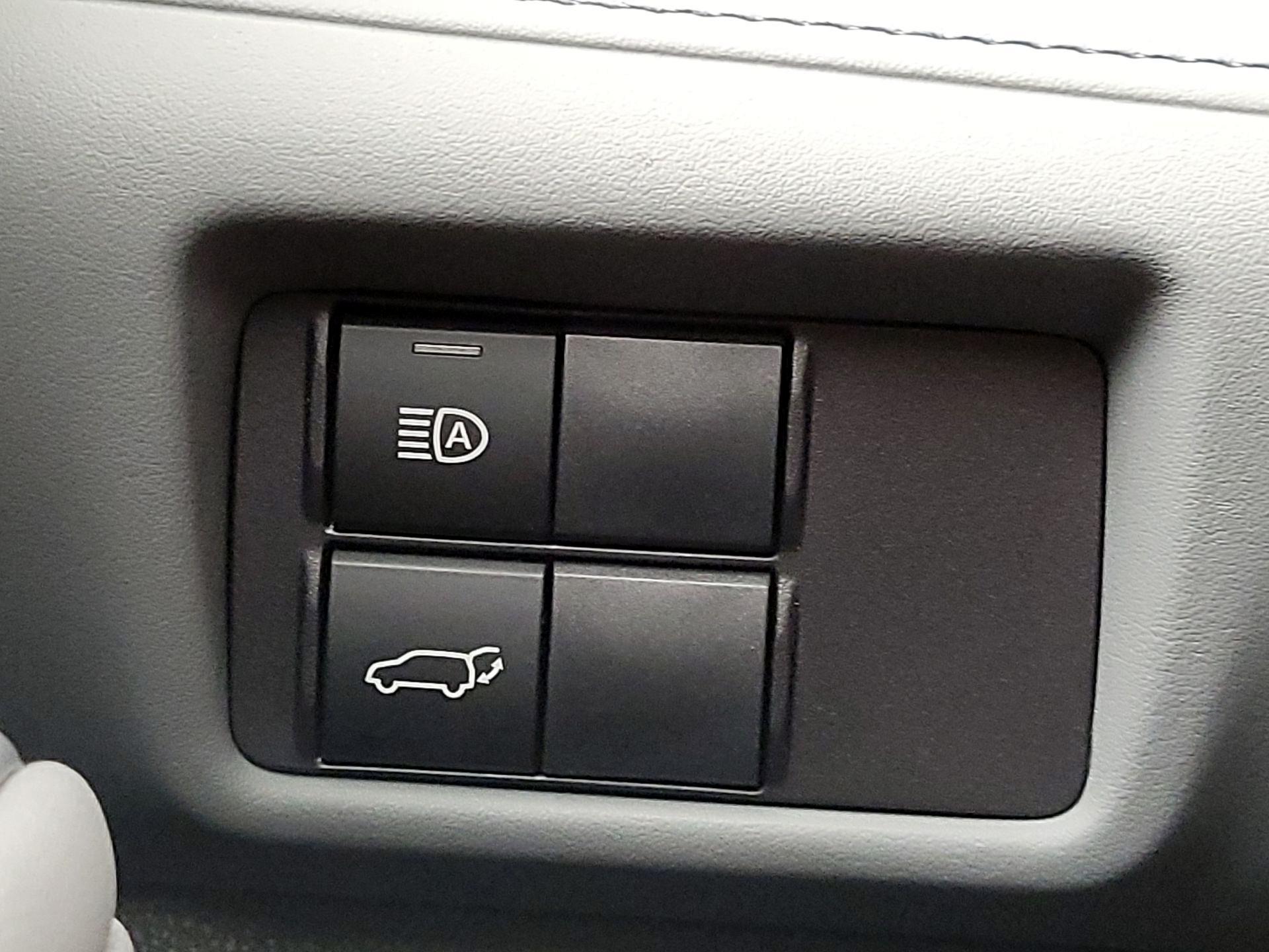 Thumbnail: 2022 Toyota Highlander - 13