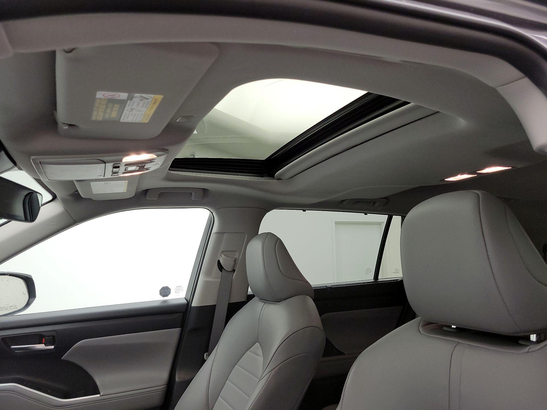 Thumbnail: 2022 Toyota Highlander - 20