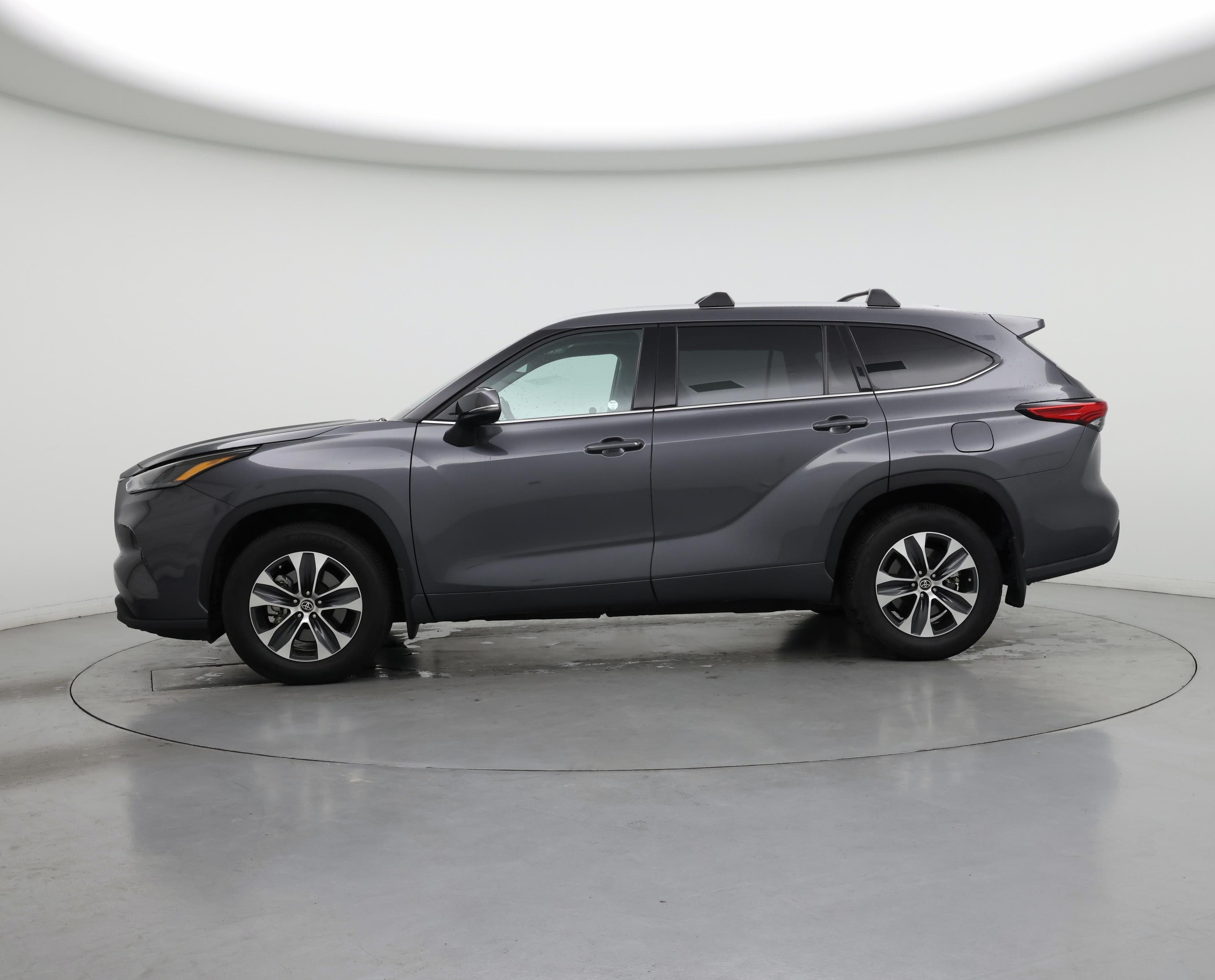 Thumbnail: 2022 Toyota Highlander - 3