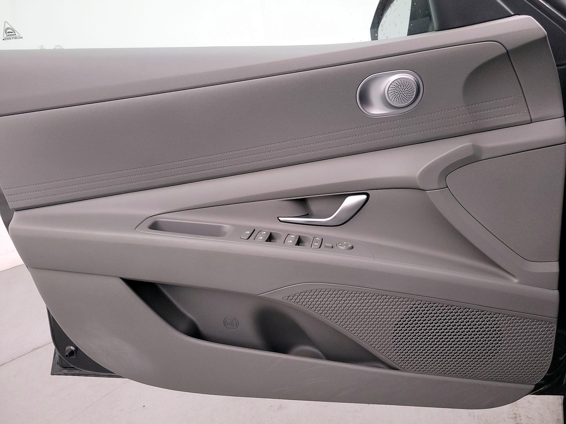 Thumbnail: 2022 Hyundai Elantra - 12