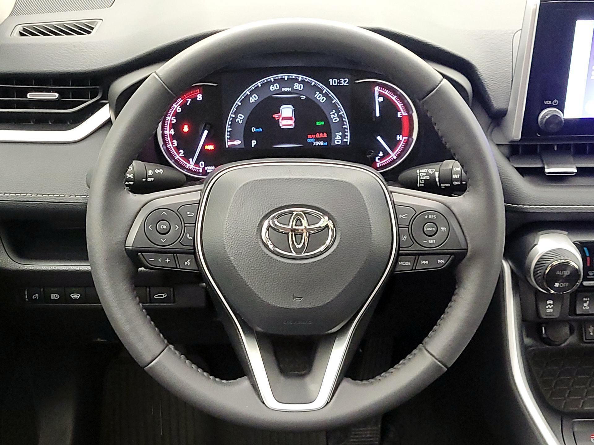 Thumbnail: 2025 Toyota RAV4 - 10