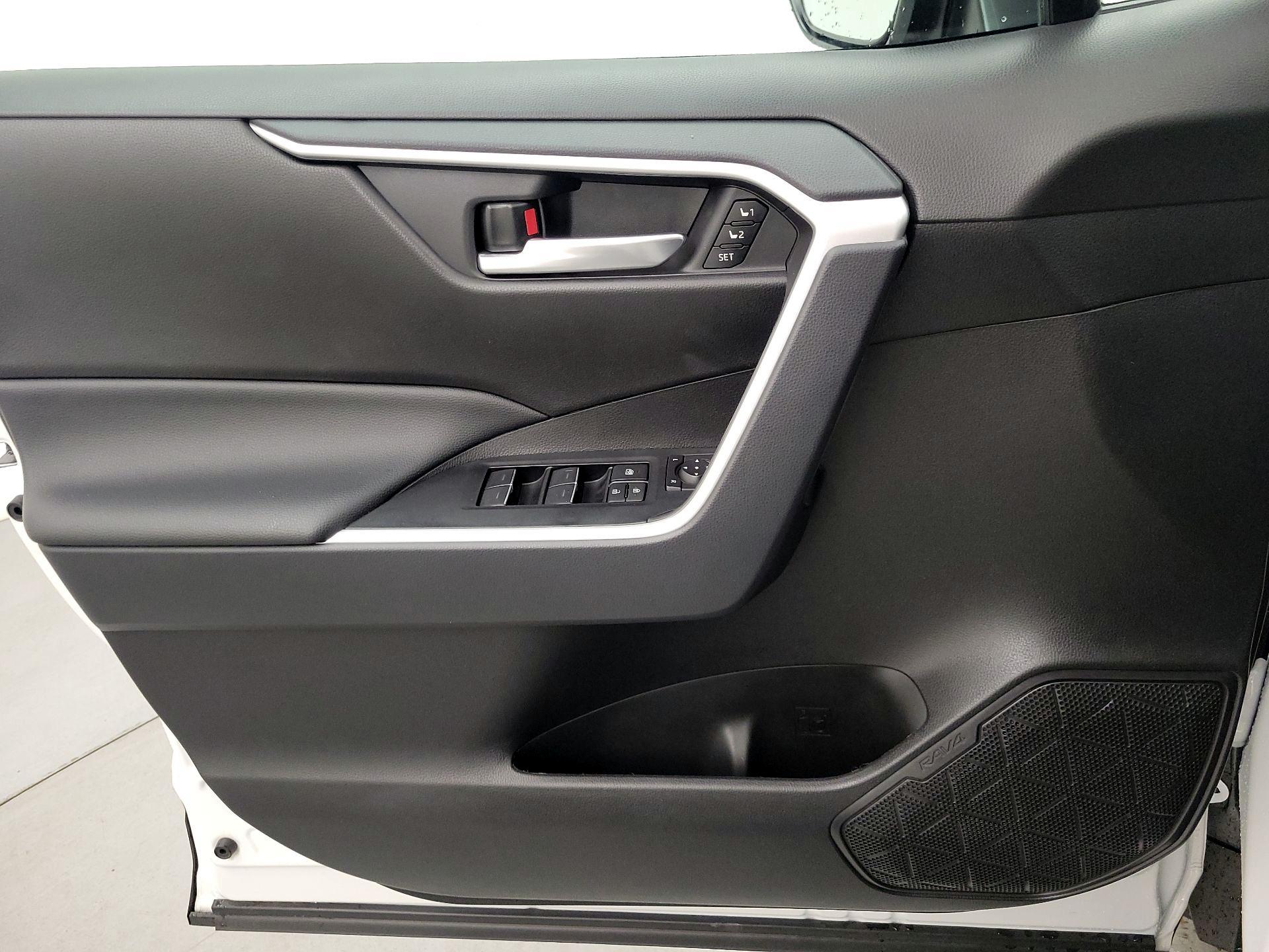 Thumbnail: 2025 Toyota RAV4 - 12