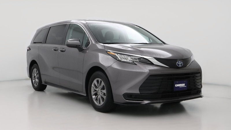 2023 Toyota Sienna LE Hero Image