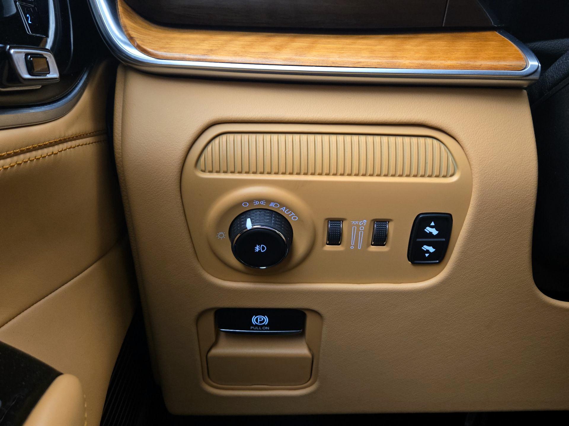 Thumbnail: 2022 Jeep Grand Wagoneer - 13
