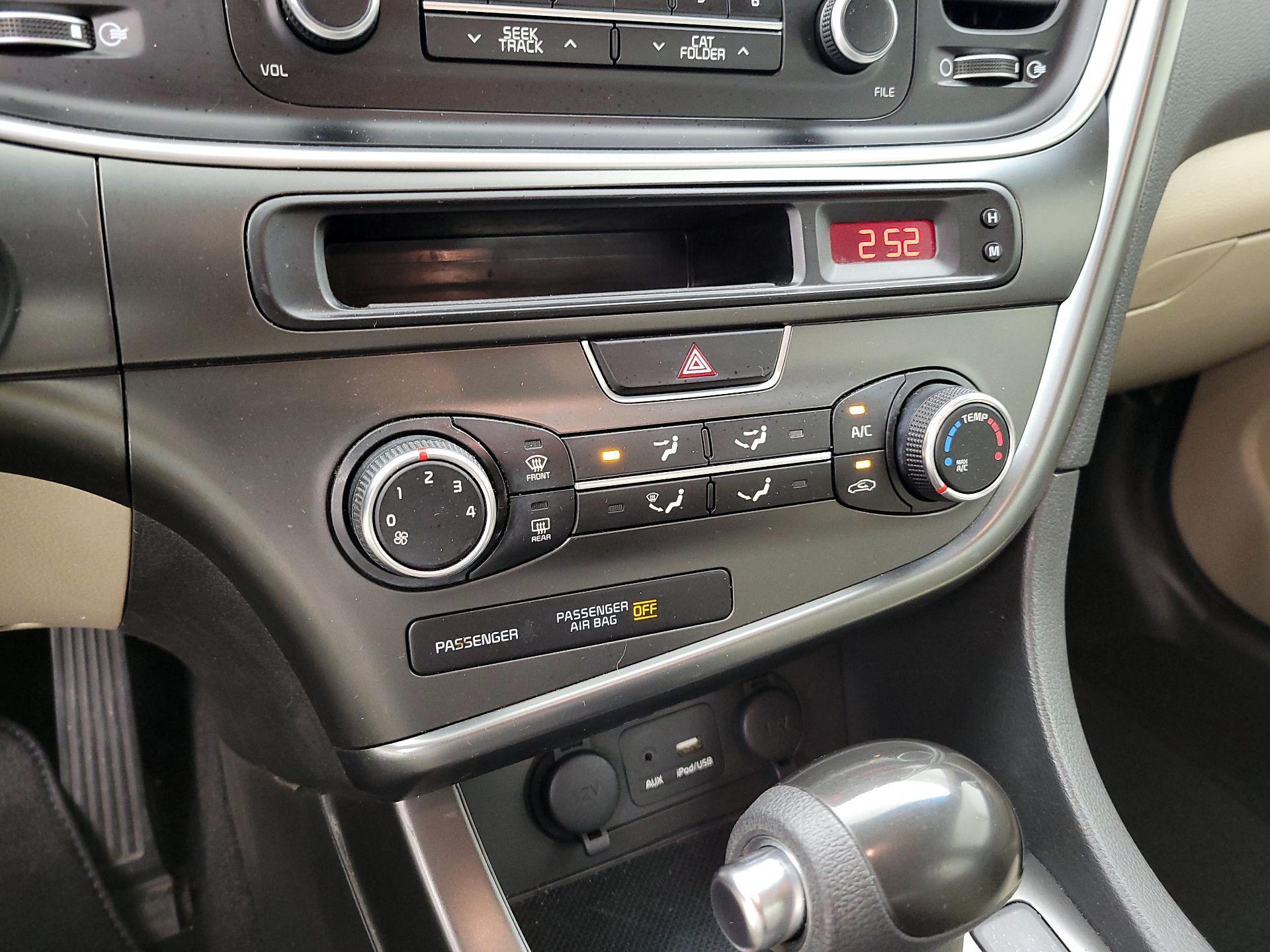 Thumbnail: 2015 Kia Optima - 14