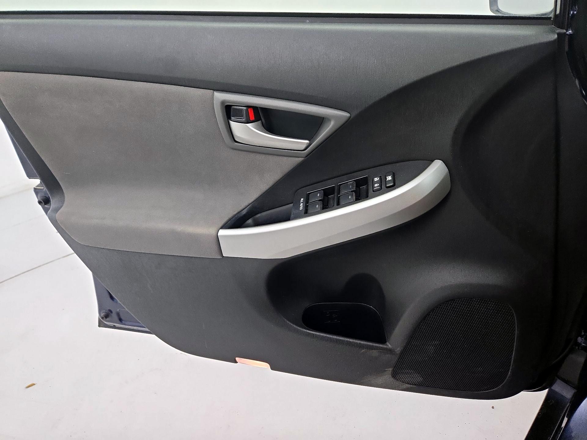 Thumbnail: 2014 Toyota Prius - 10