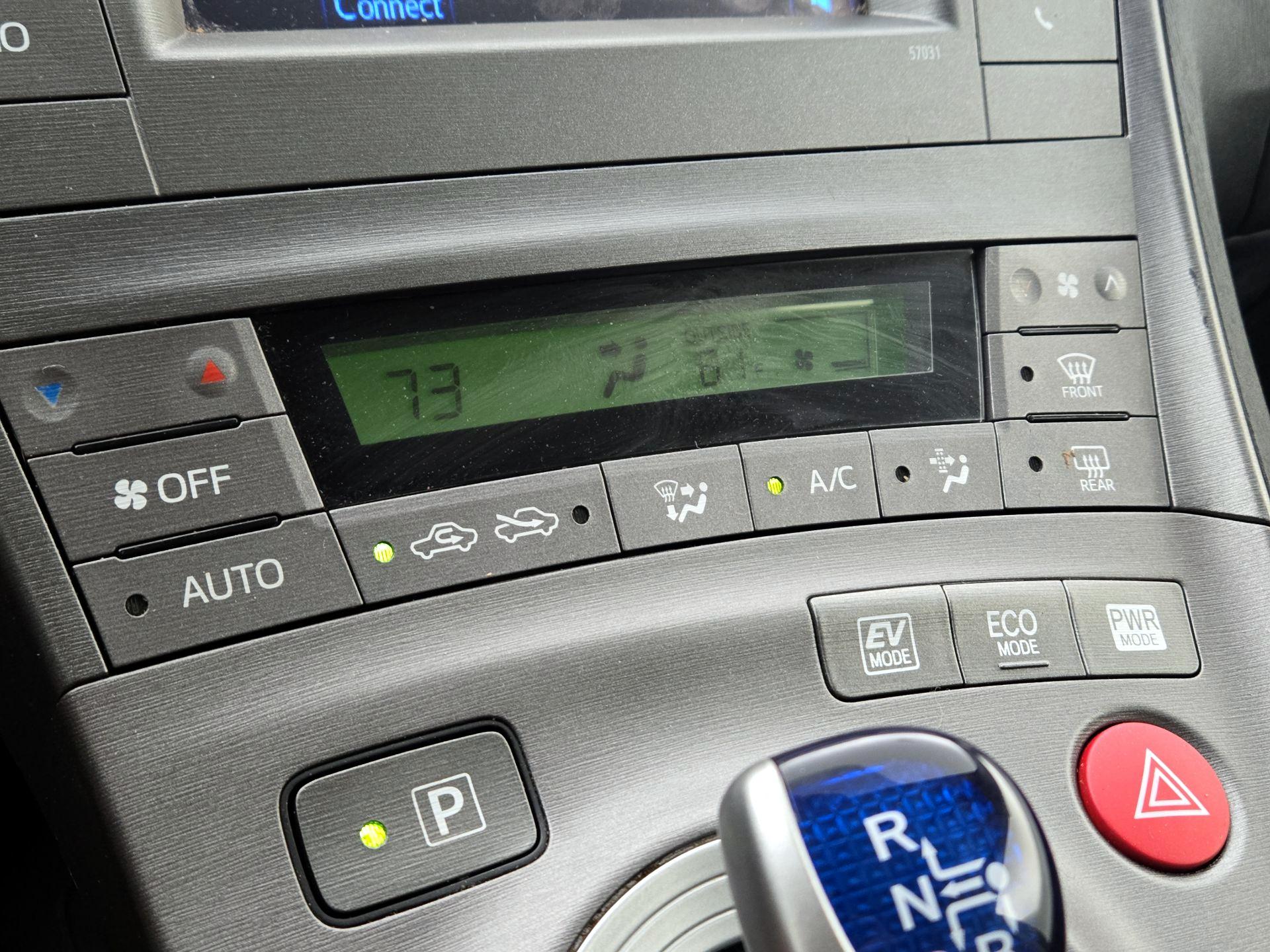 Thumbnail: 2014 Toyota Prius - 13