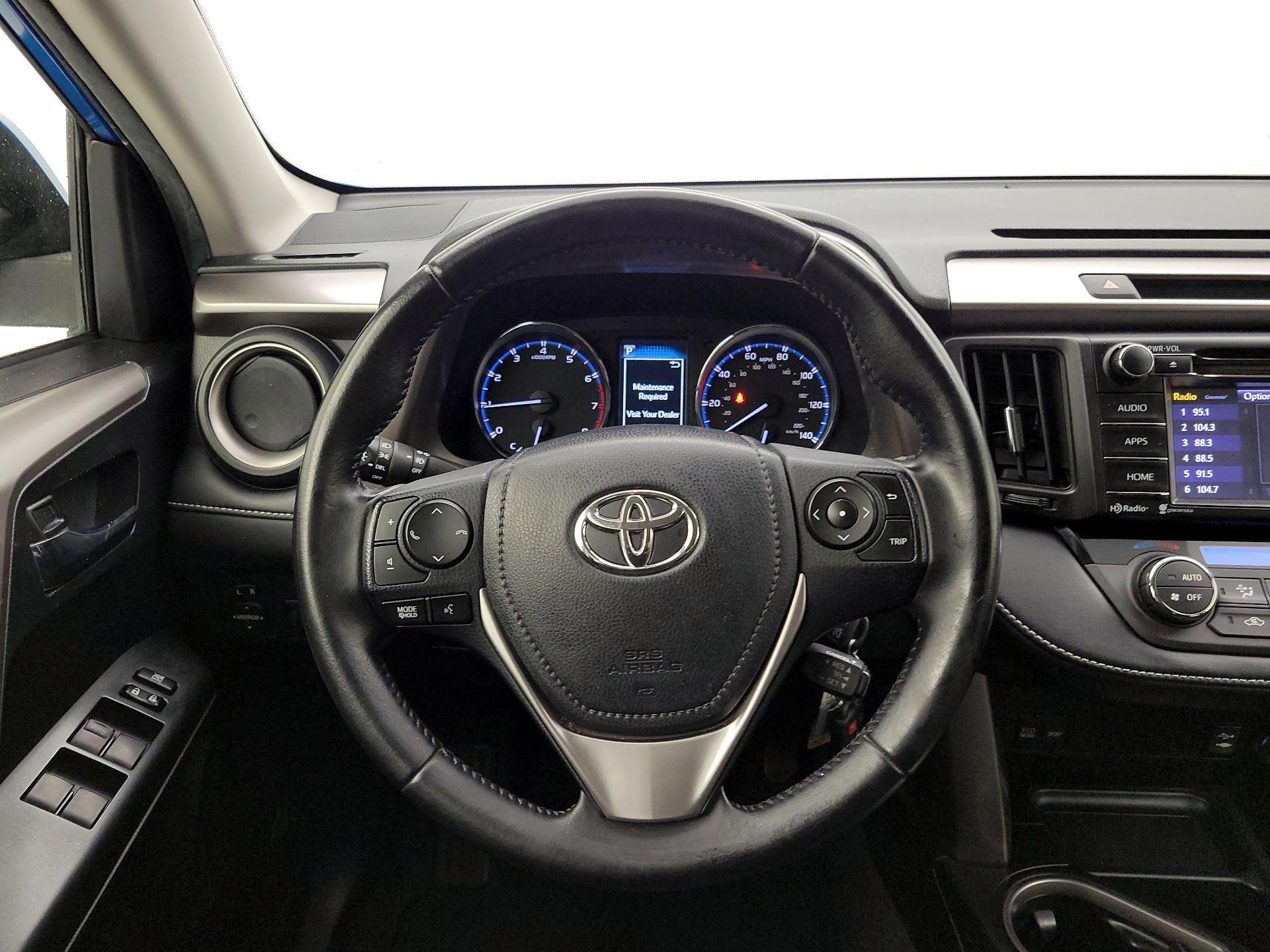 Thumbnail: 2016 Toyota RAV4 - 10