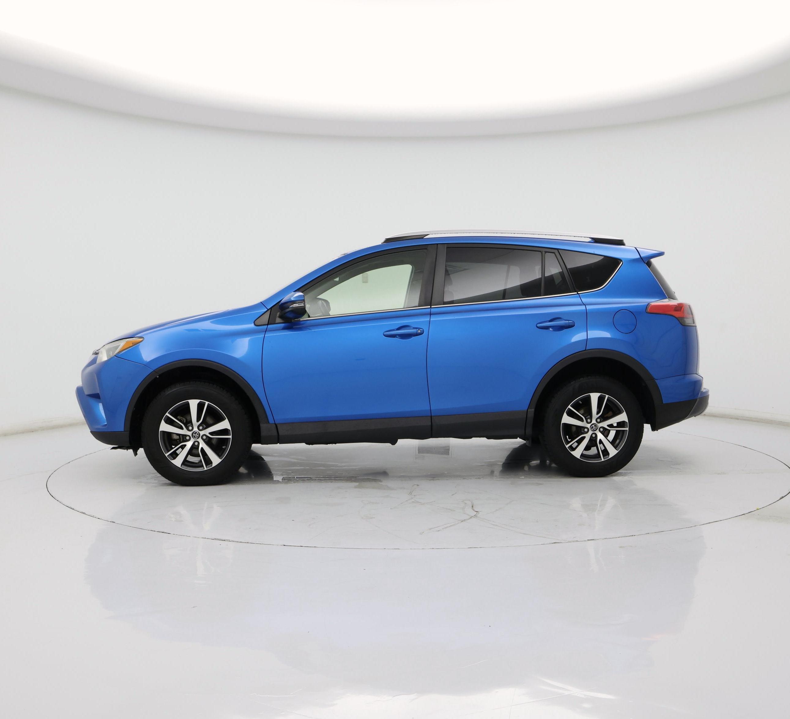 Thumbnail: 2016 Toyota RAV4 - 3