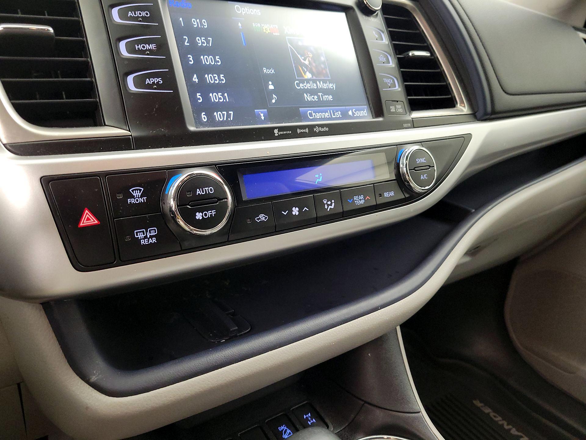 Thumbnail: 2018 Toyota Highlander - 14