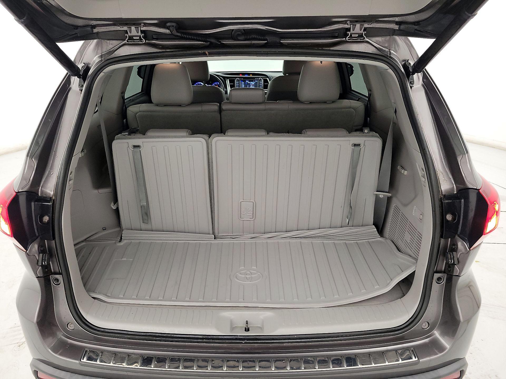 Thumbnail: 2018 Toyota Highlander - 16