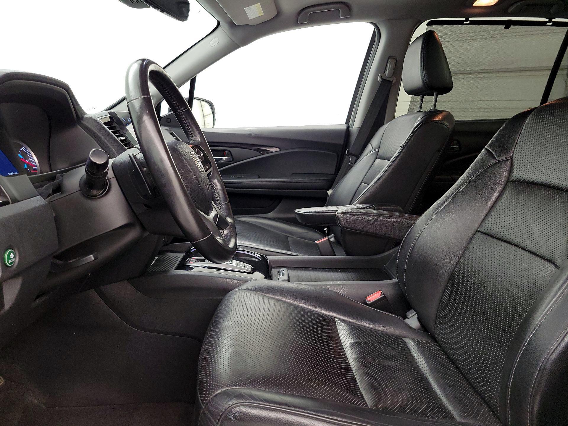 Thumbnail: 2019 Honda Pilot - 11