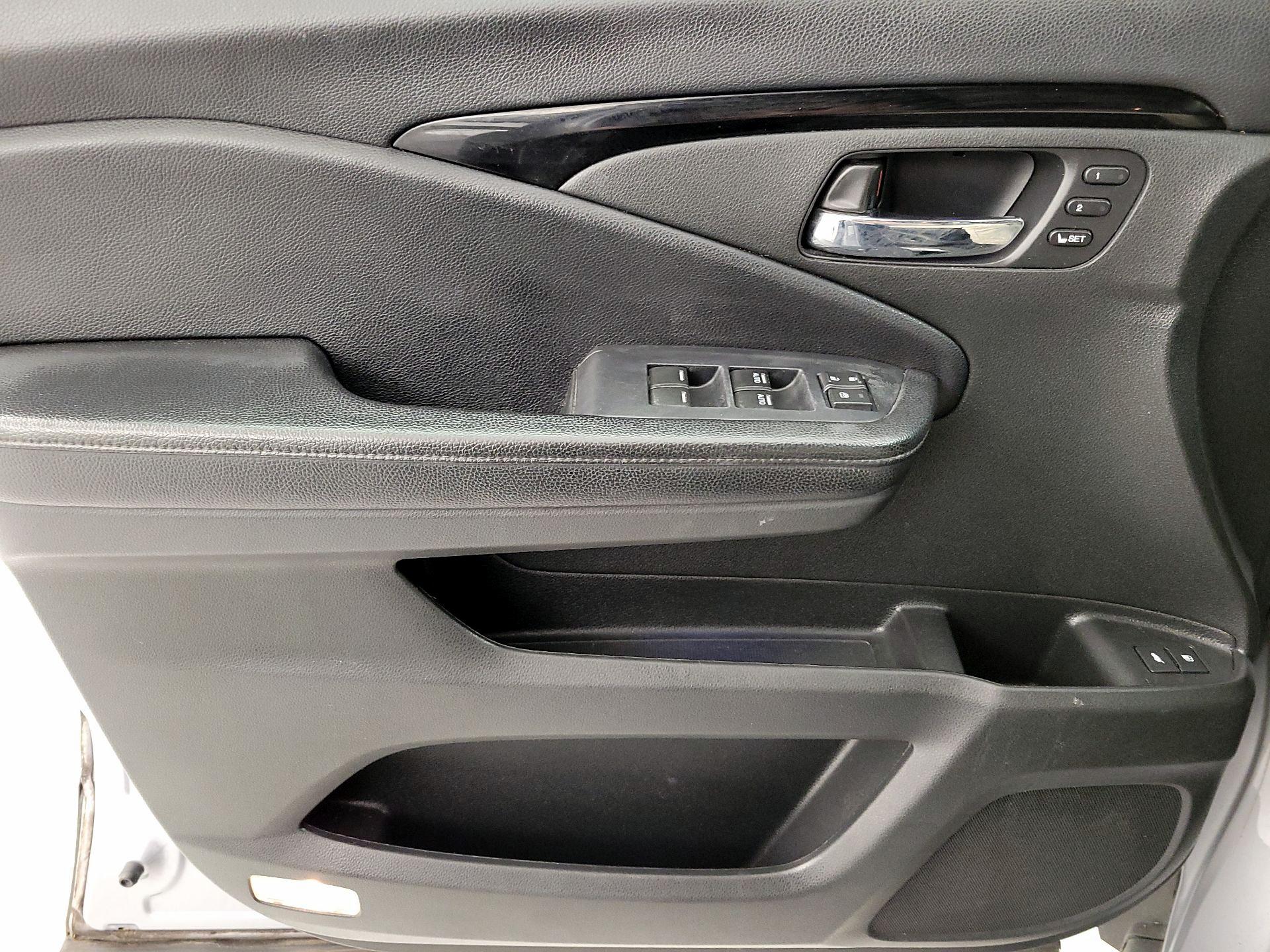 Thumbnail: 2019 Honda Pilot - 12
