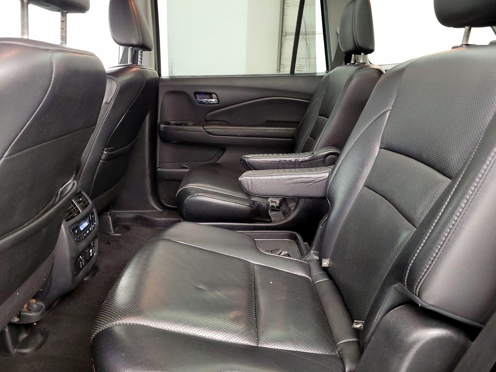 Thumbnail: 2019 Honda Pilot - 19