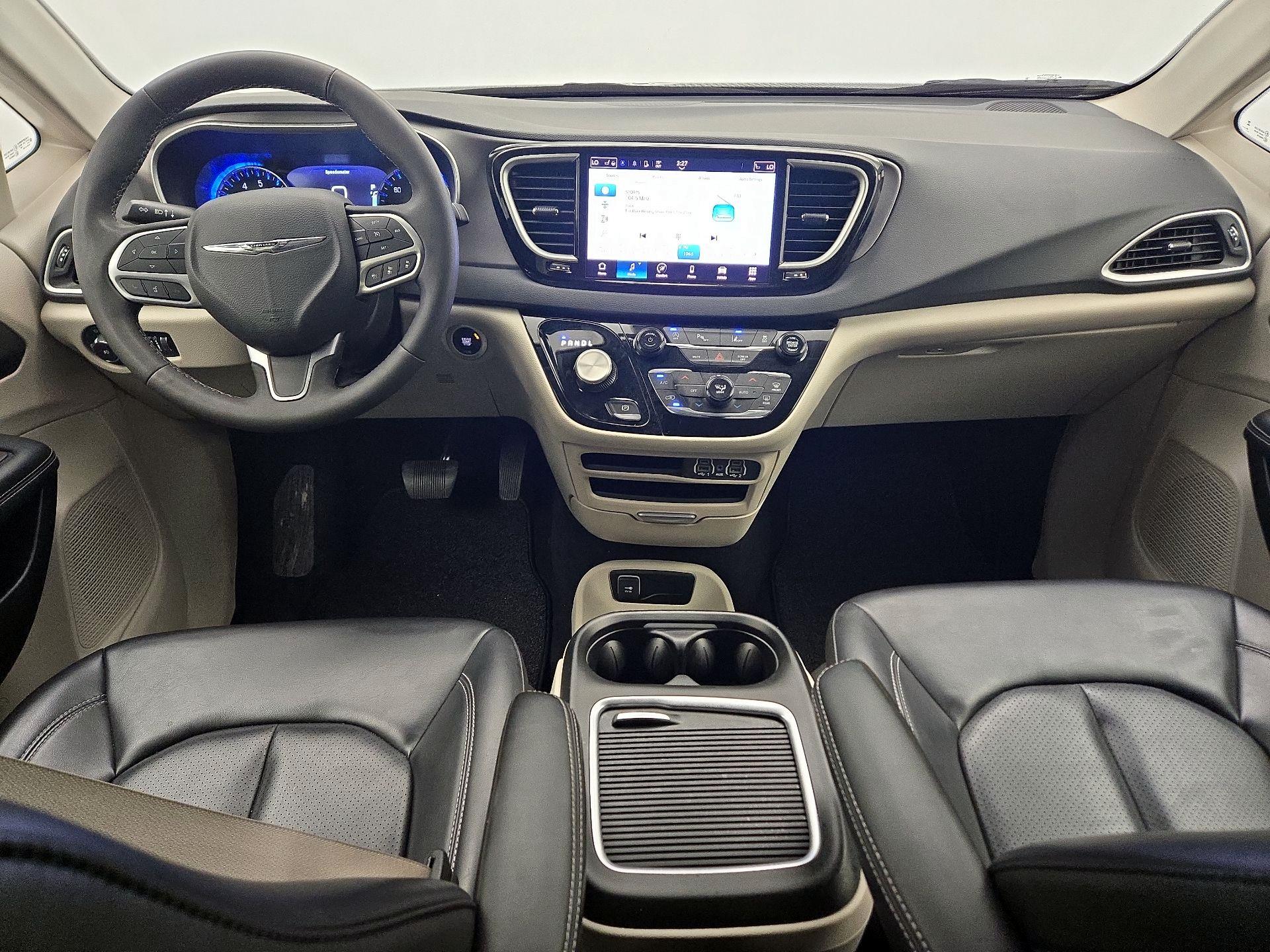 Thumbnail: 2023 Chrysler Pacifica - 9