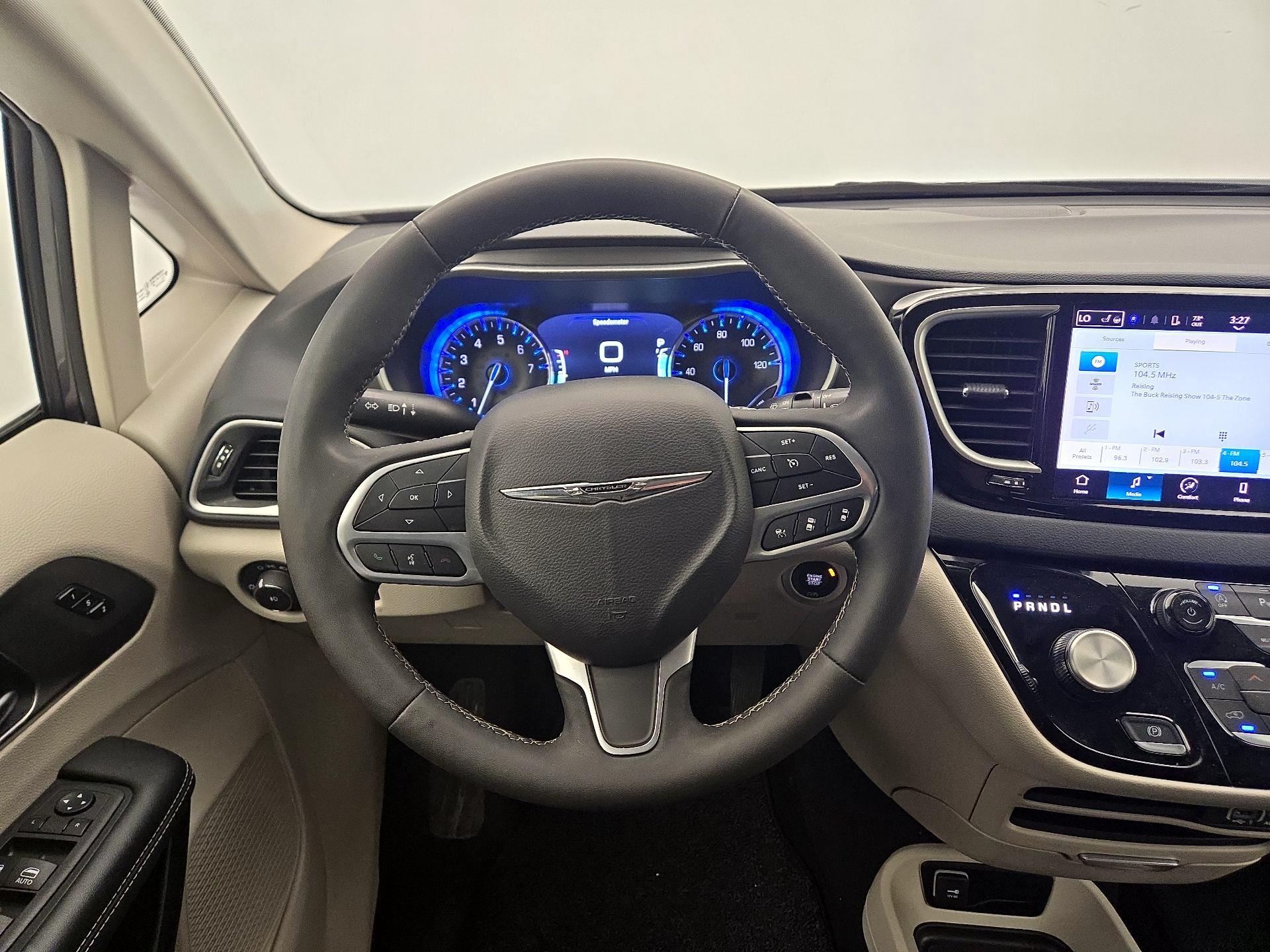 Thumbnail: 2023 Chrysler Pacifica - 10