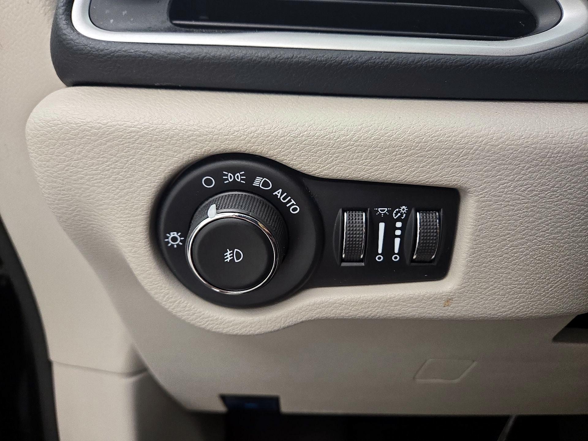 Thumbnail: 2023 Chrysler Pacifica - 13