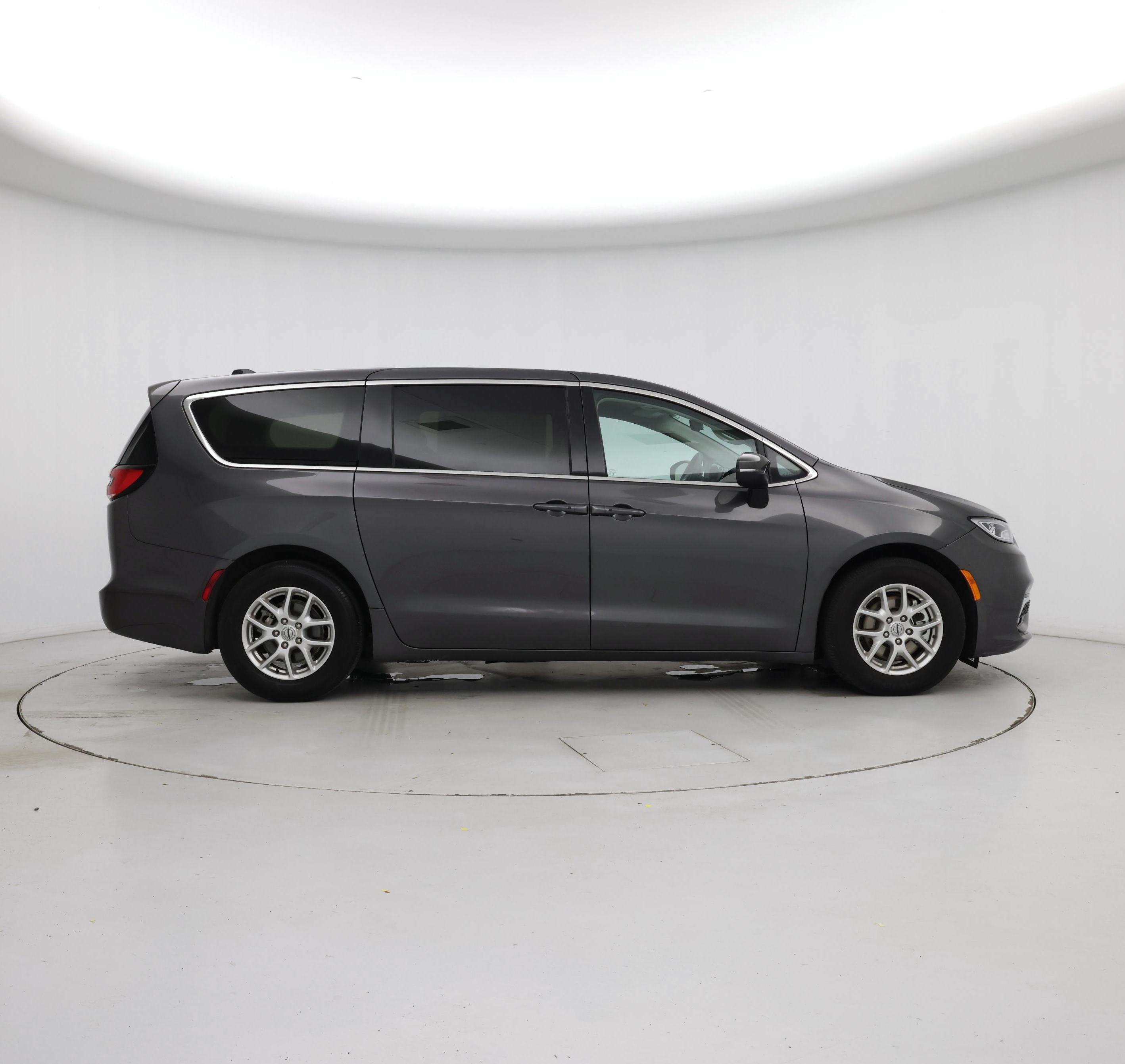 Thumbnail: 2023 Chrysler Pacifica - 7