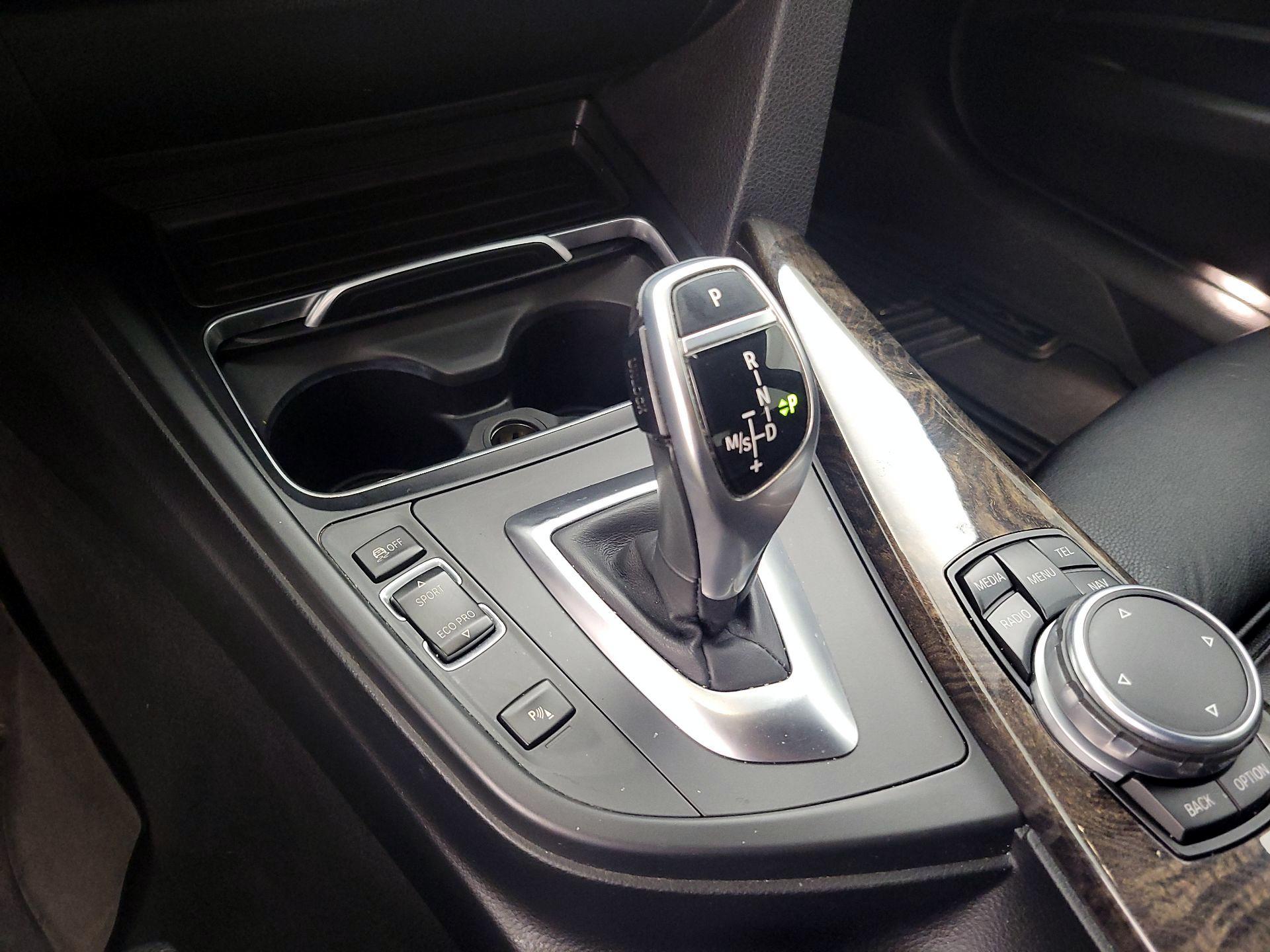 Thumbnail: 2016 BMW 3 Series - 15