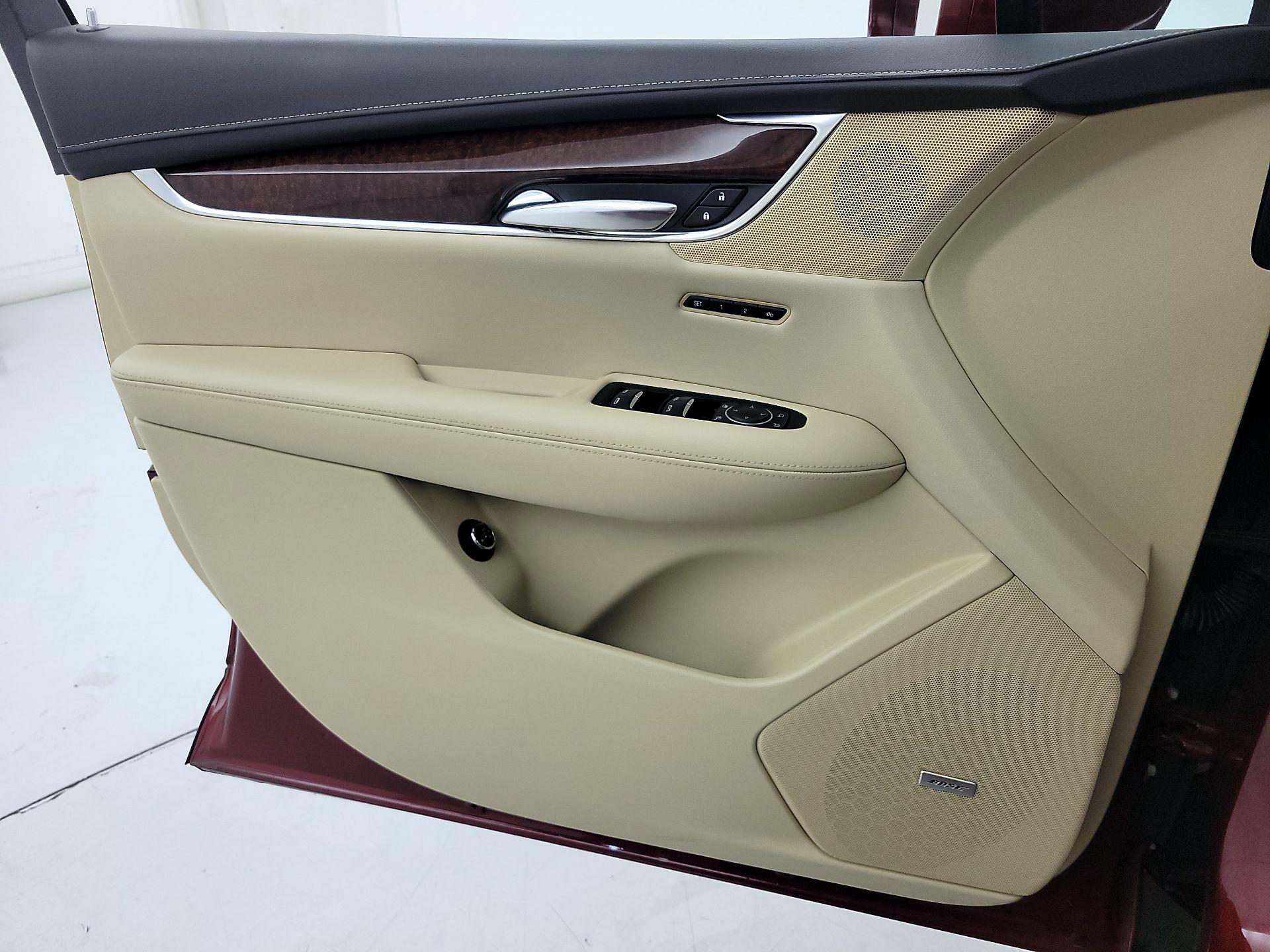 Thumbnail: 2017 Cadillac XT5 - 12