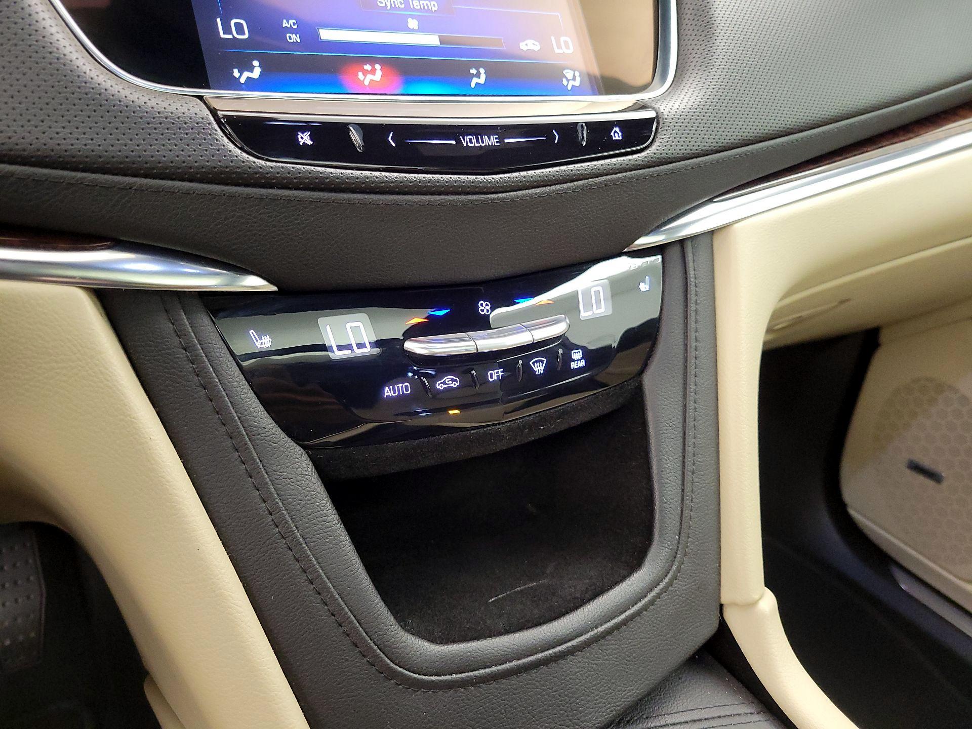 Thumbnail: 2017 Cadillac XT5 - 14