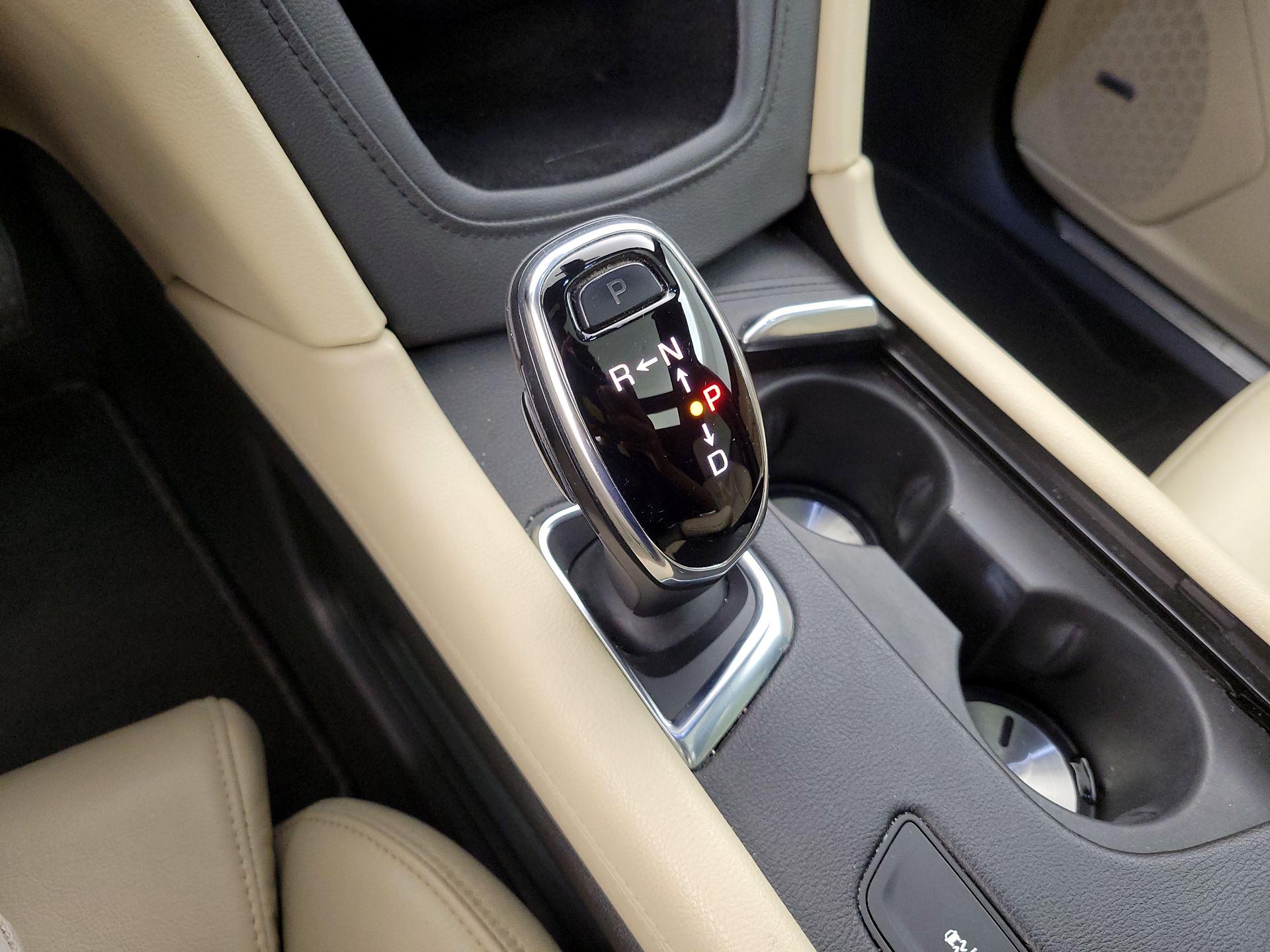 Thumbnail: 2017 Cadillac XT5 - 15