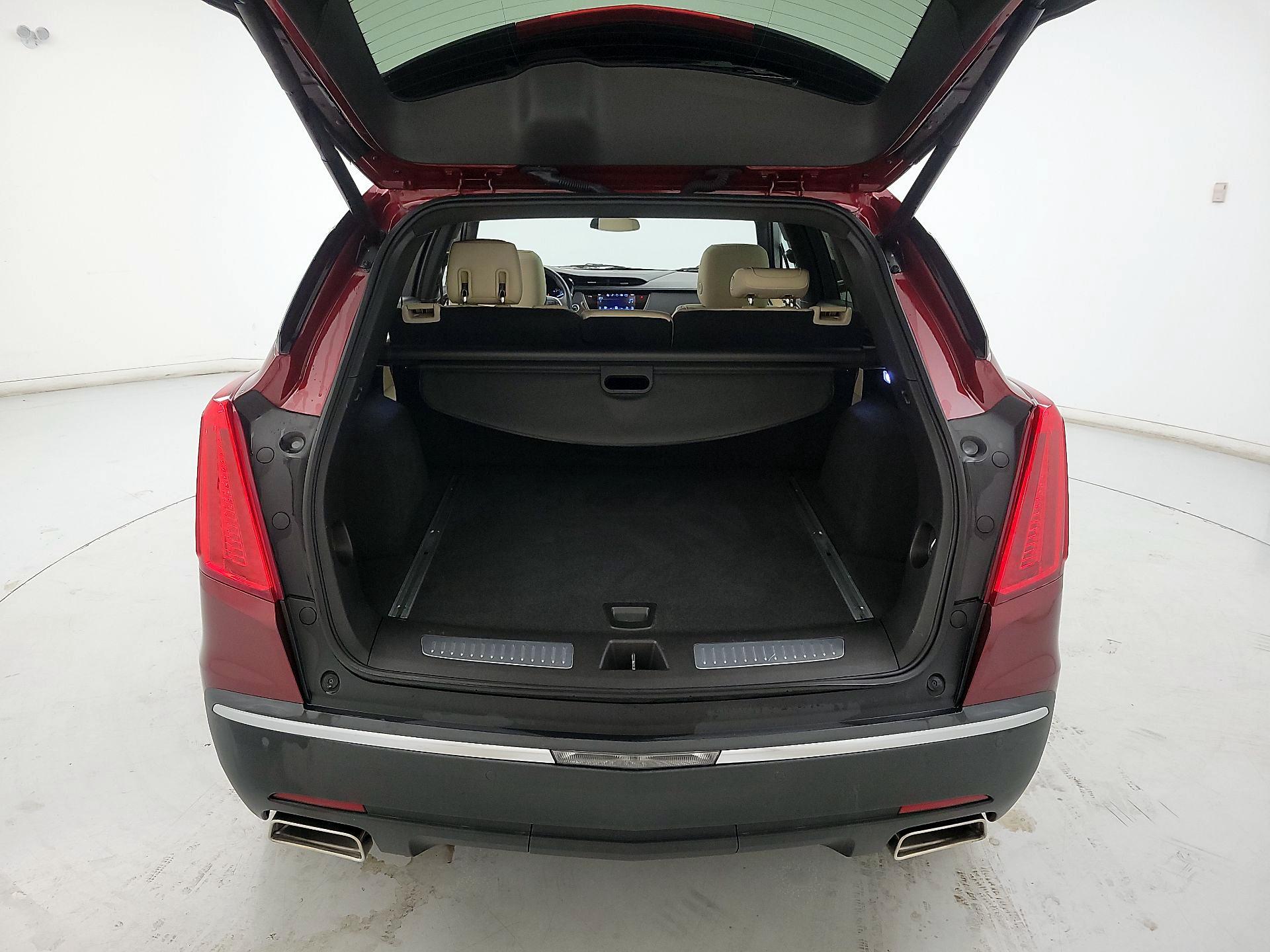 Thumbnail: 2017 Cadillac XT5 - 17