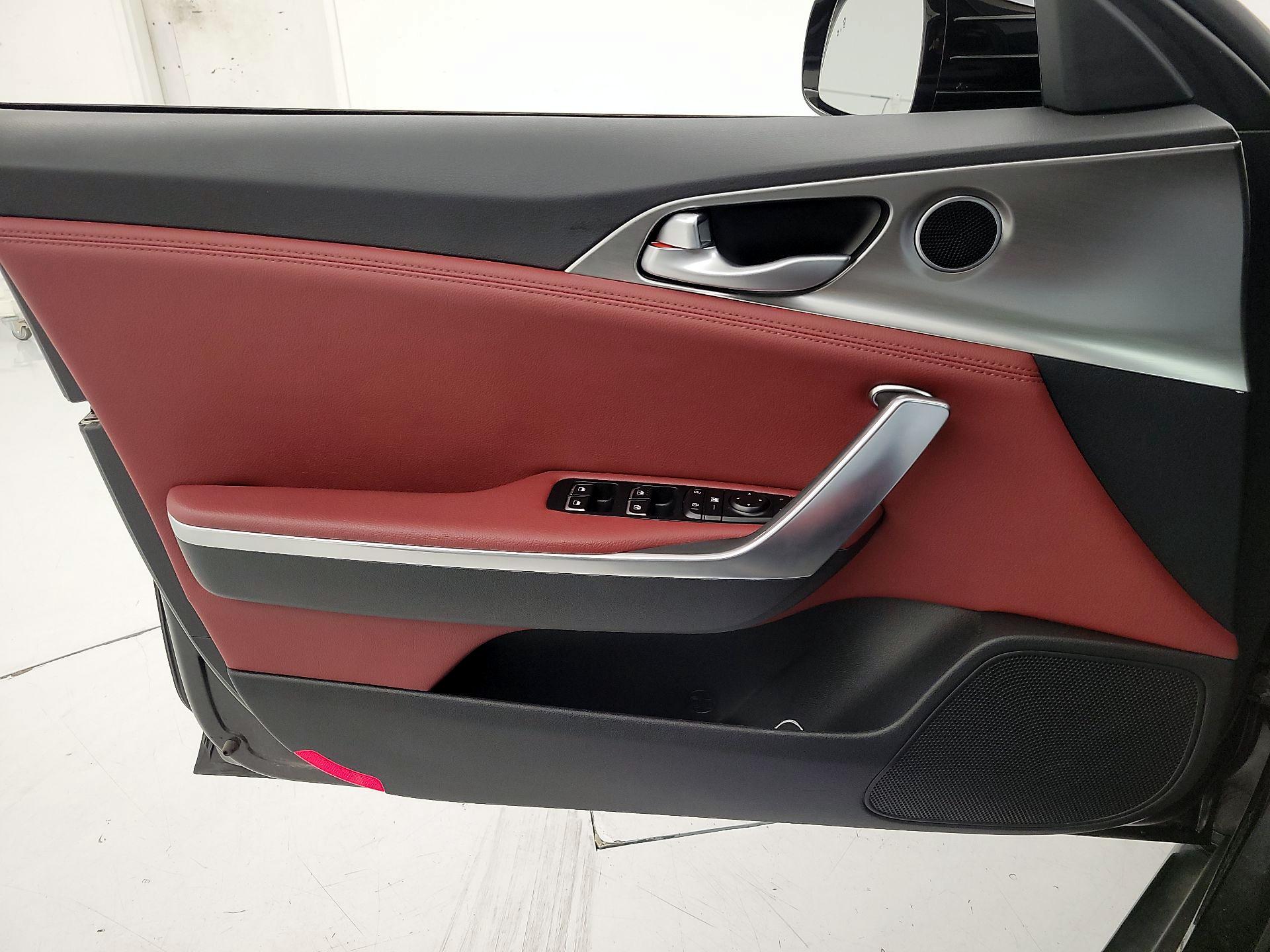Thumbnail: 2022 Kia Stinger - 12