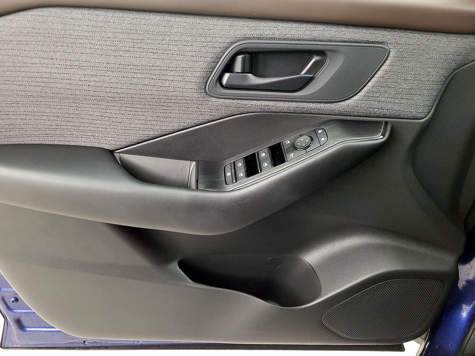 Thumbnail: 2023 Nissan Rogue - 12