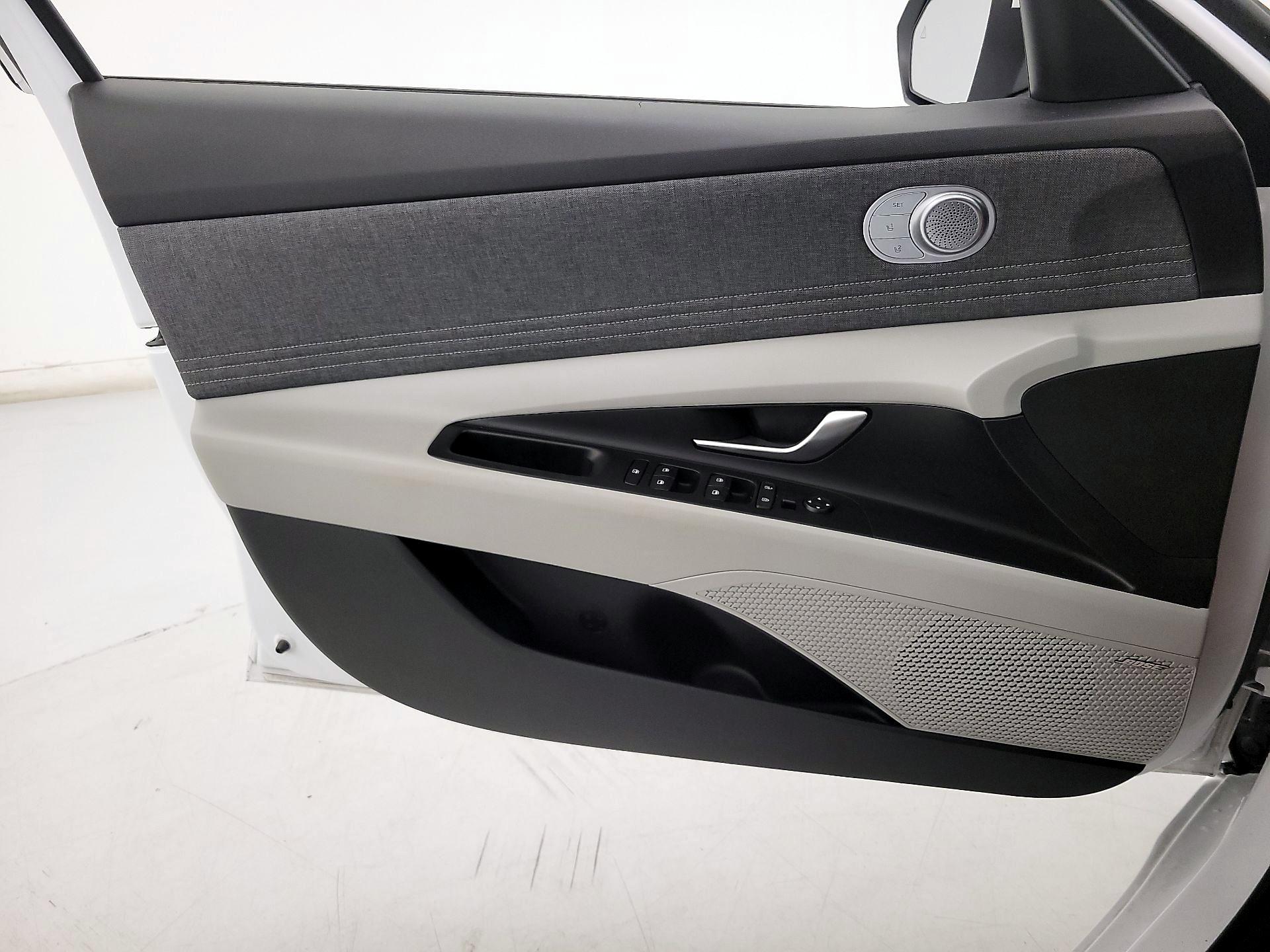 Thumbnail: 2021 Hyundai Elantra - 12