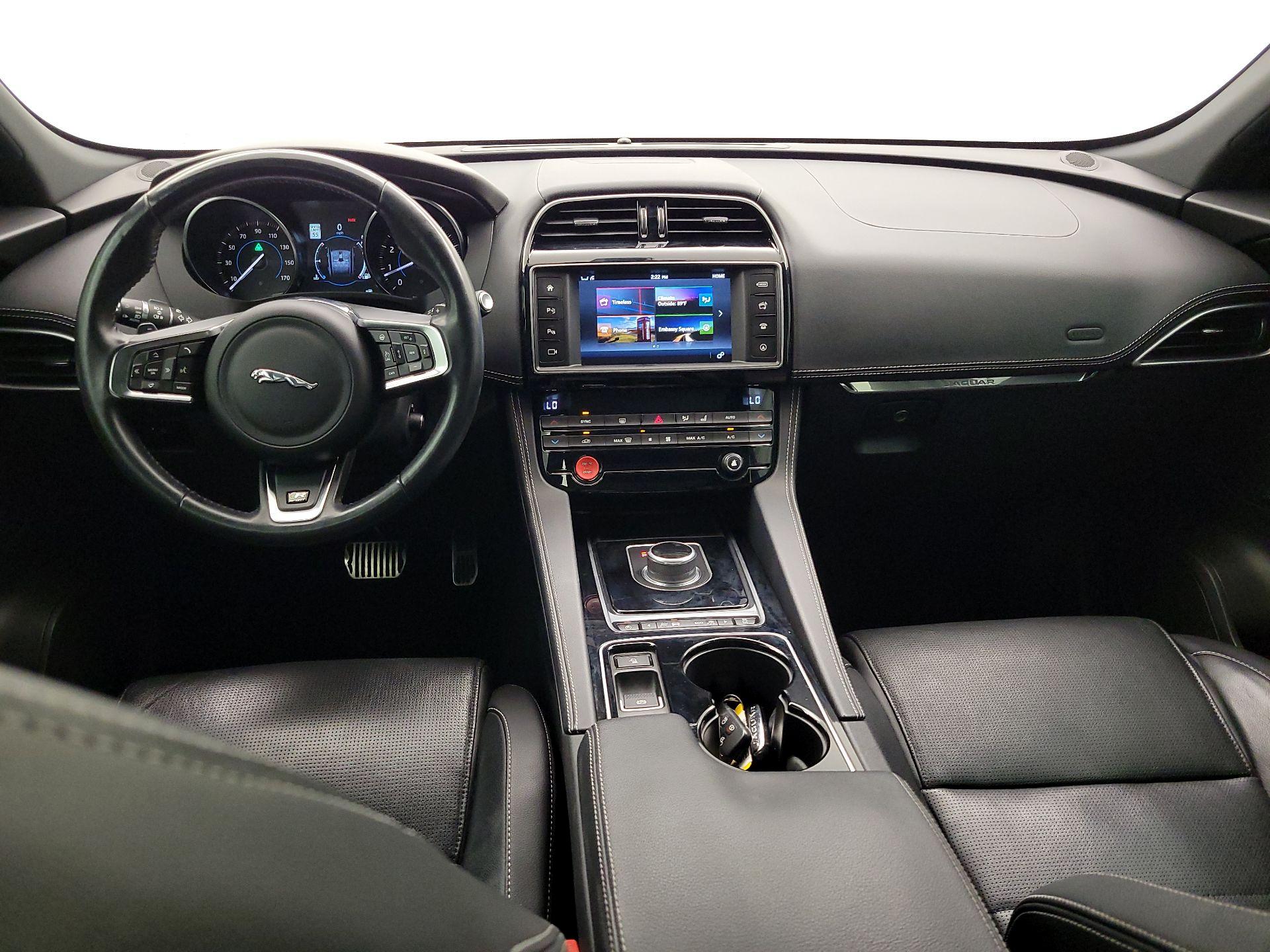 Thumbnail: 2017 Jaguar F-Pace - 9