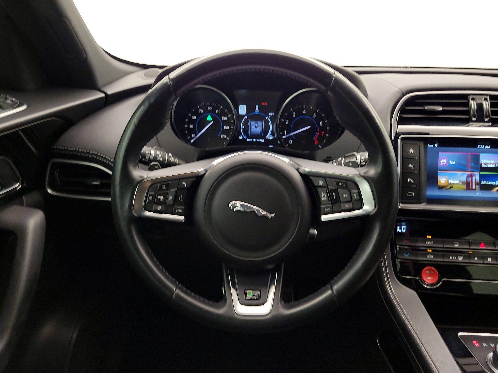 Thumbnail: 2017 Jaguar F-Pace - 10
