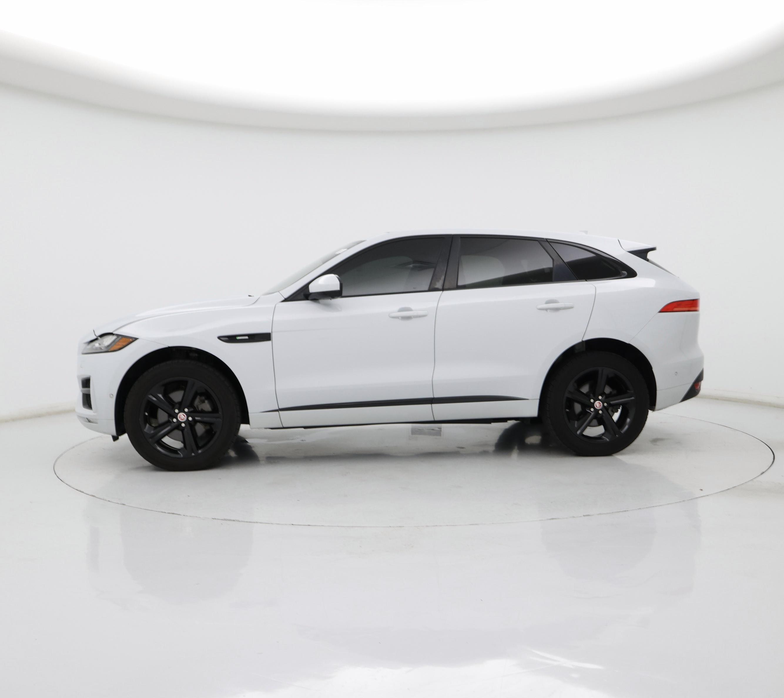 Thumbnail: 2017 Jaguar F-Pace - 3