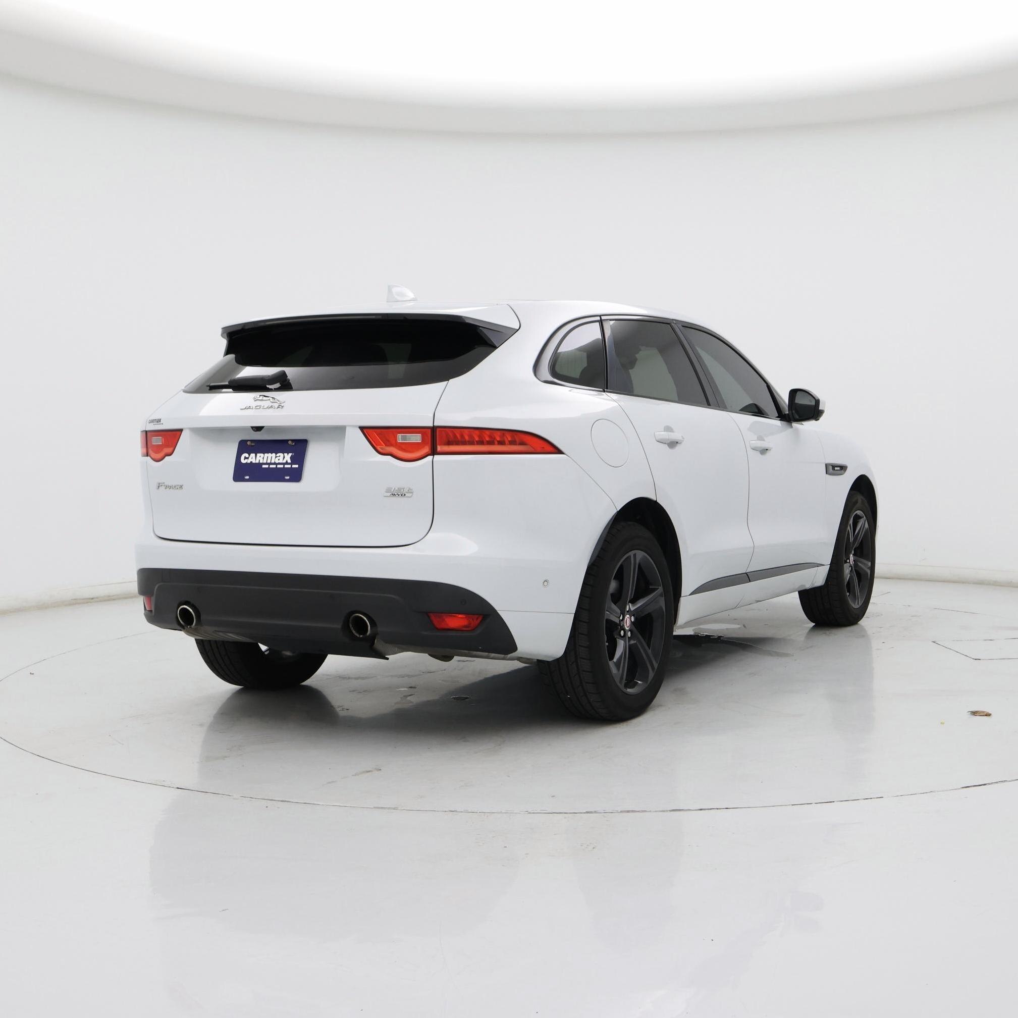 Thumbnail: 2017 Jaguar F-Pace - 8