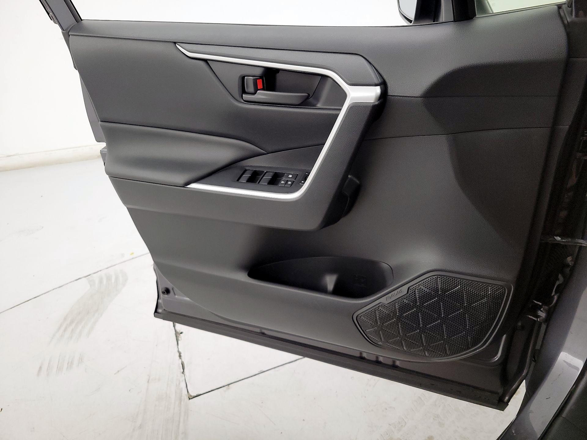 Thumbnail: 2019 Toyota RAV4 - 12